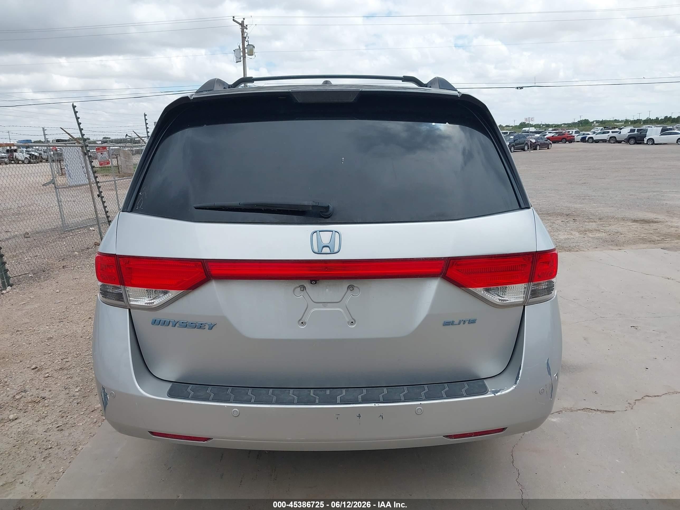 2015 Honda Odyssey Touring/touring Elite Silver vin: 5FNRL5H94FB003833