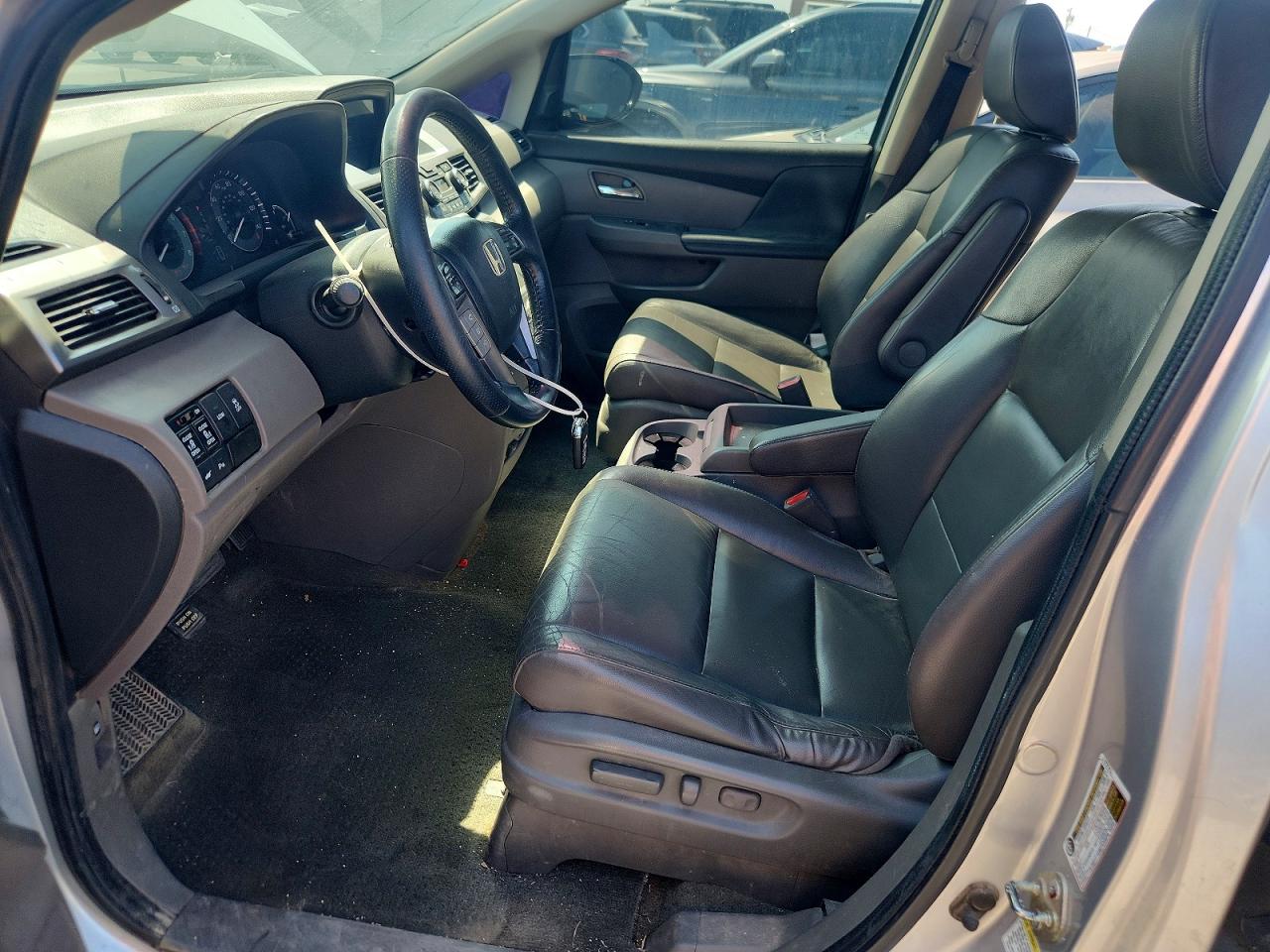 2015 Honda Odyssey Touring Silver vin: 5FNRL5H94FB003833