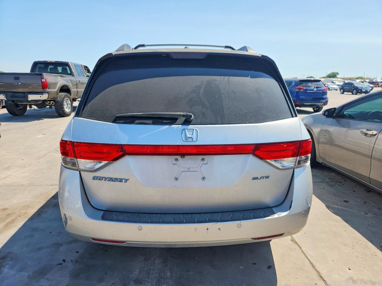 2015 Honda Odyssey Touring Silver vin: 5FNRL5H94FB003833
