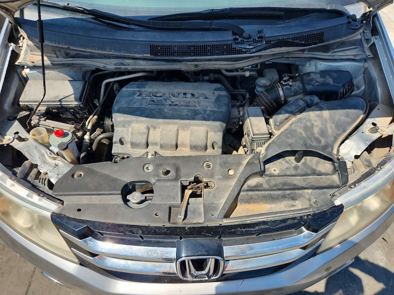 2015 Honda Odyssey Touring Silver vin: 5FNRL5H94FB003833