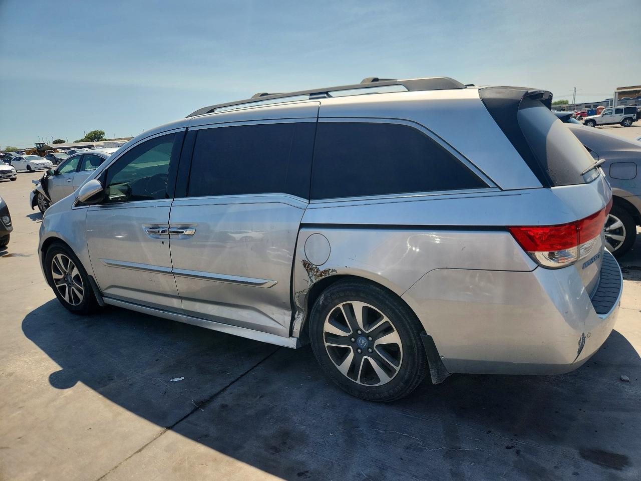 2015 Honda Odyssey Touring Silver vin: 5FNRL5H94FB003833