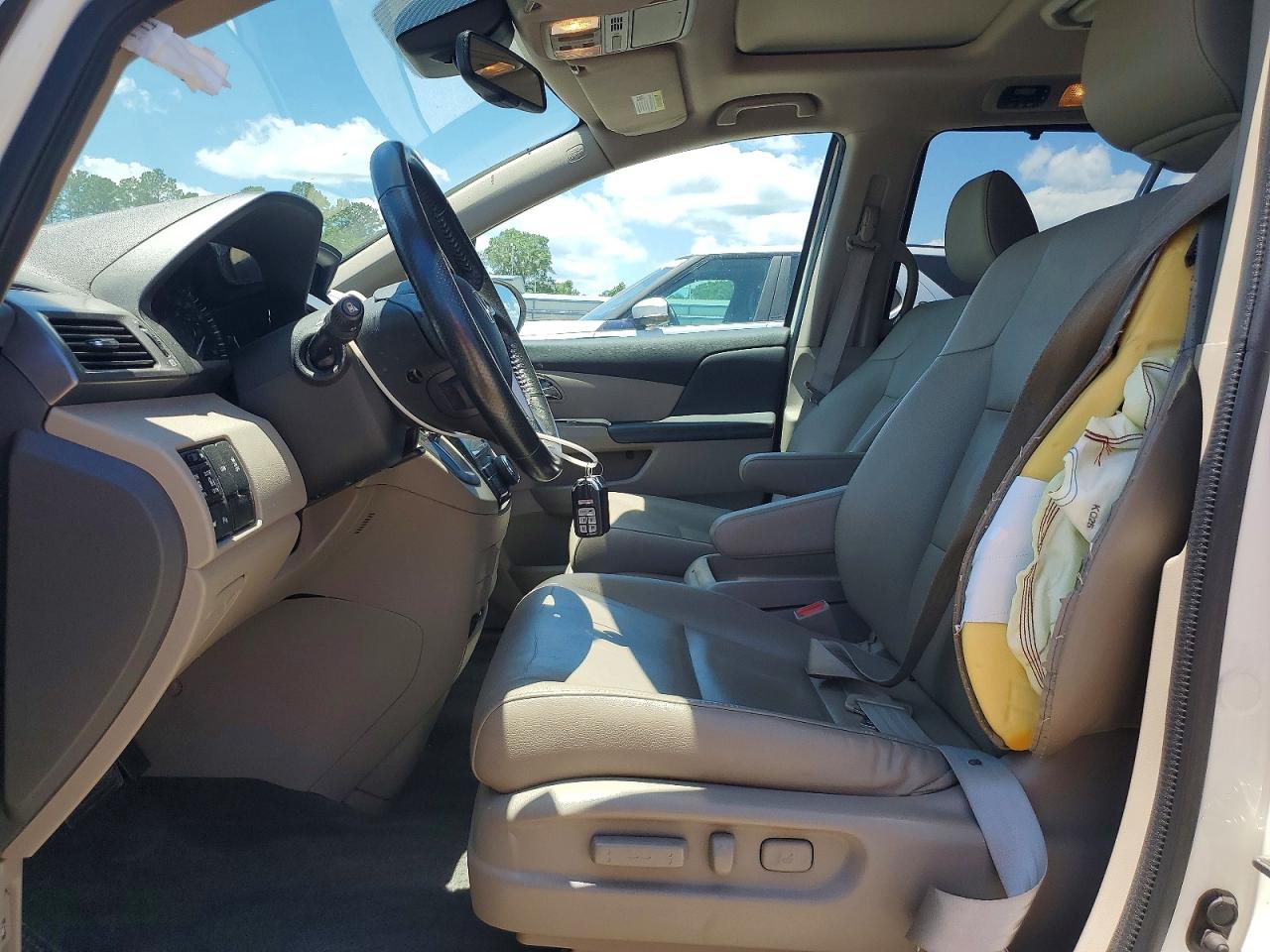 2015 Honda Odyssey Touring White vin: 5FNRL5H94FB025010