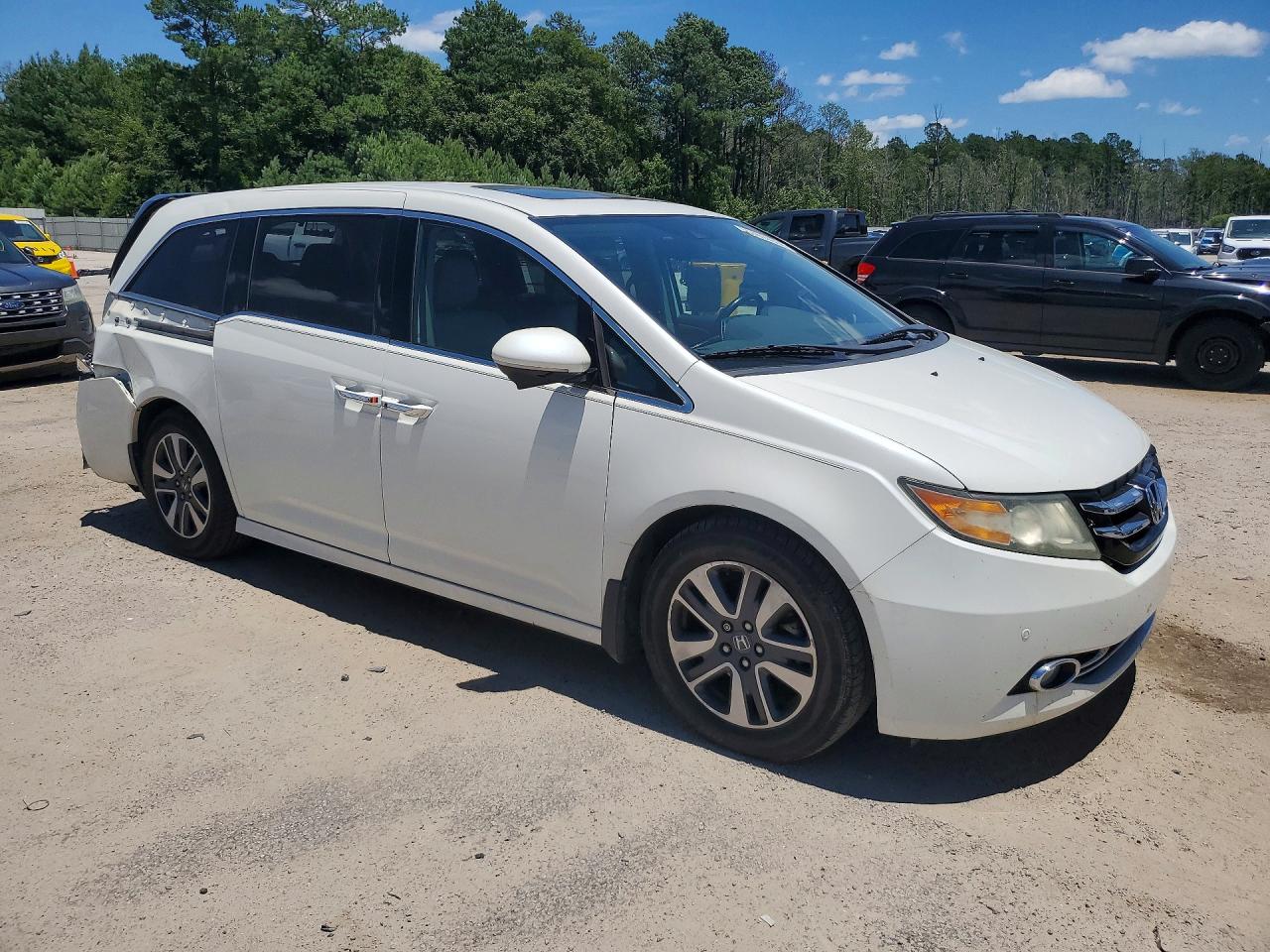 2015 Honda Odyssey Touring White vin: 5FNRL5H94FB025010