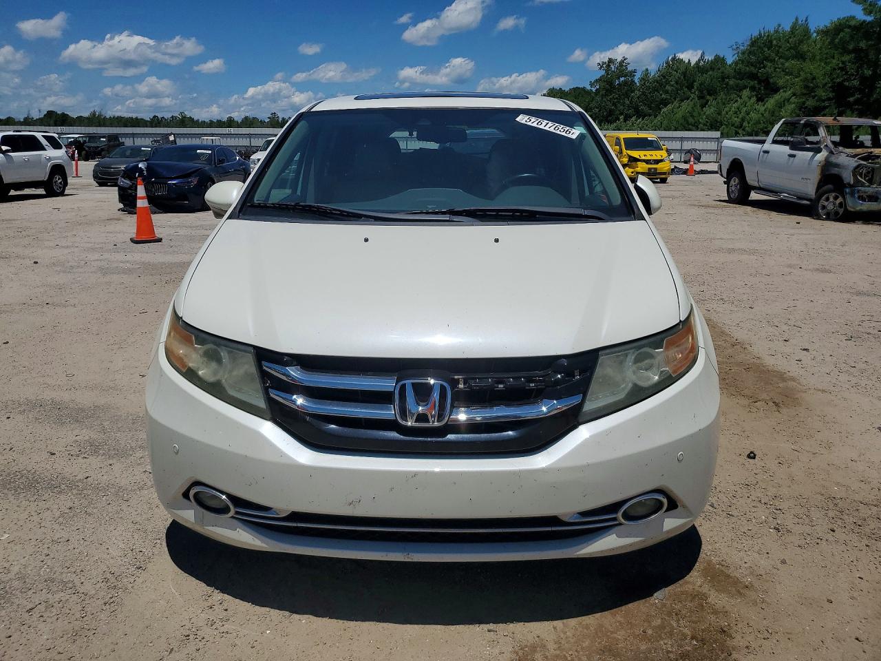 2015 Honda Odyssey Touring White vin: 5FNRL5H94FB025010
