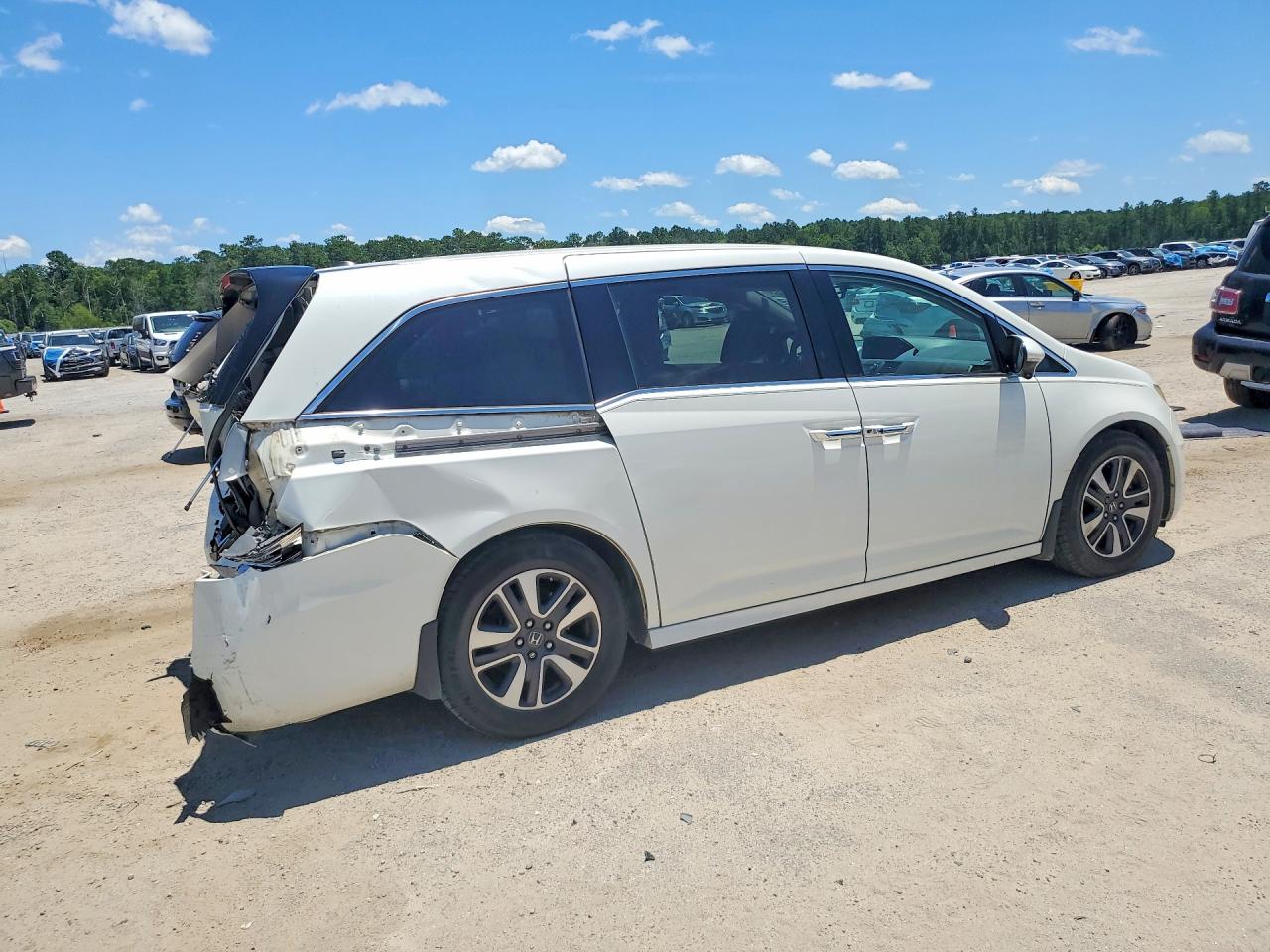 2015 Honda Odyssey Touring White vin: 5FNRL5H94FB025010