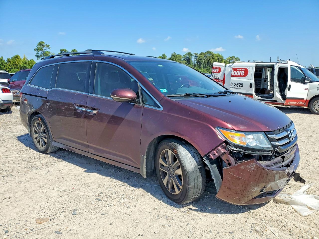 2015 Honda Odyssey Touring Maroon vin: 5FNRL5H94FB033365