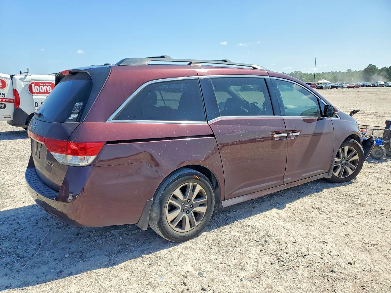 2015 Honda Odyssey Touring Maroon vin: 5FNRL5H94FB033365