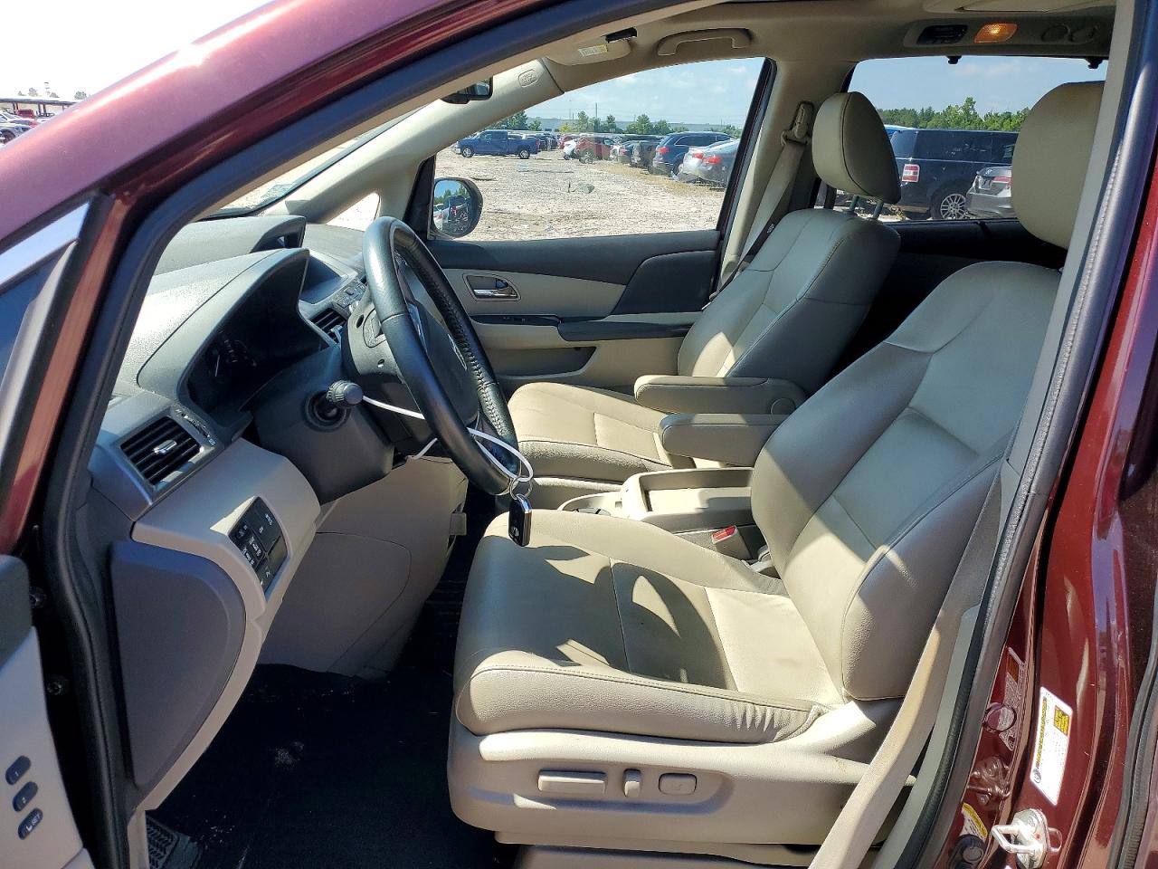 2015 Honda Odyssey Touring Maroon vin: 5FNRL5H94FB033365