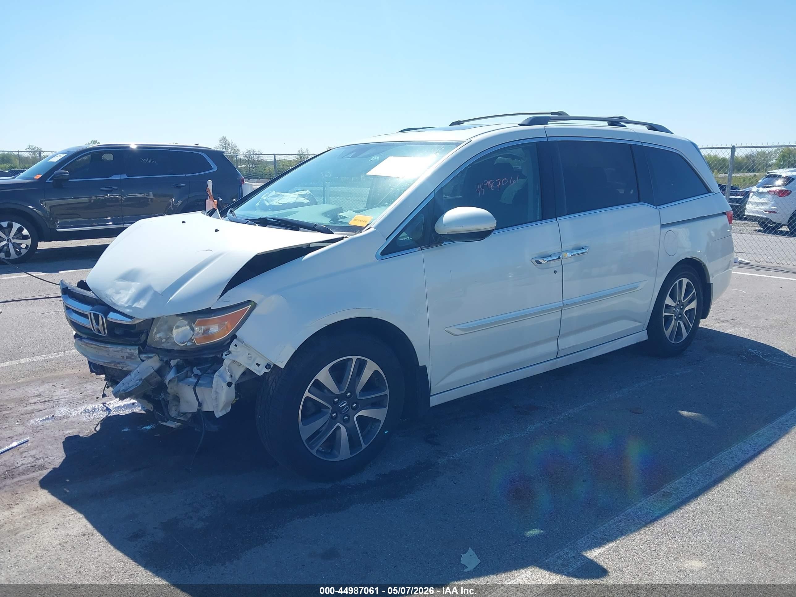 2015 Honda Odyssey Touring/touring Elite White vin: 5FNRL5H94FB035813