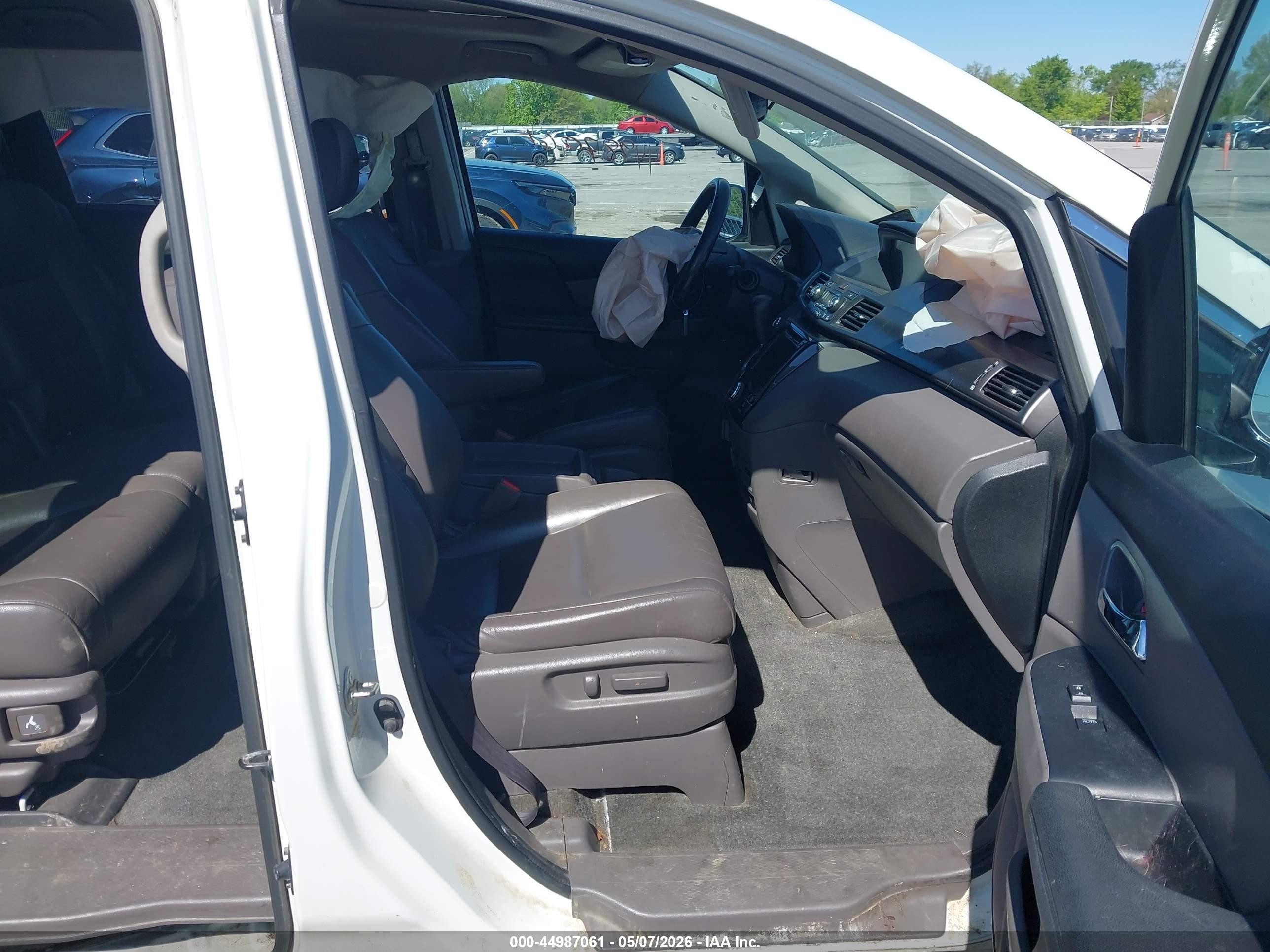 2015 Honda Odyssey Touring/touring Elite White vin: 5FNRL5H94FB035813