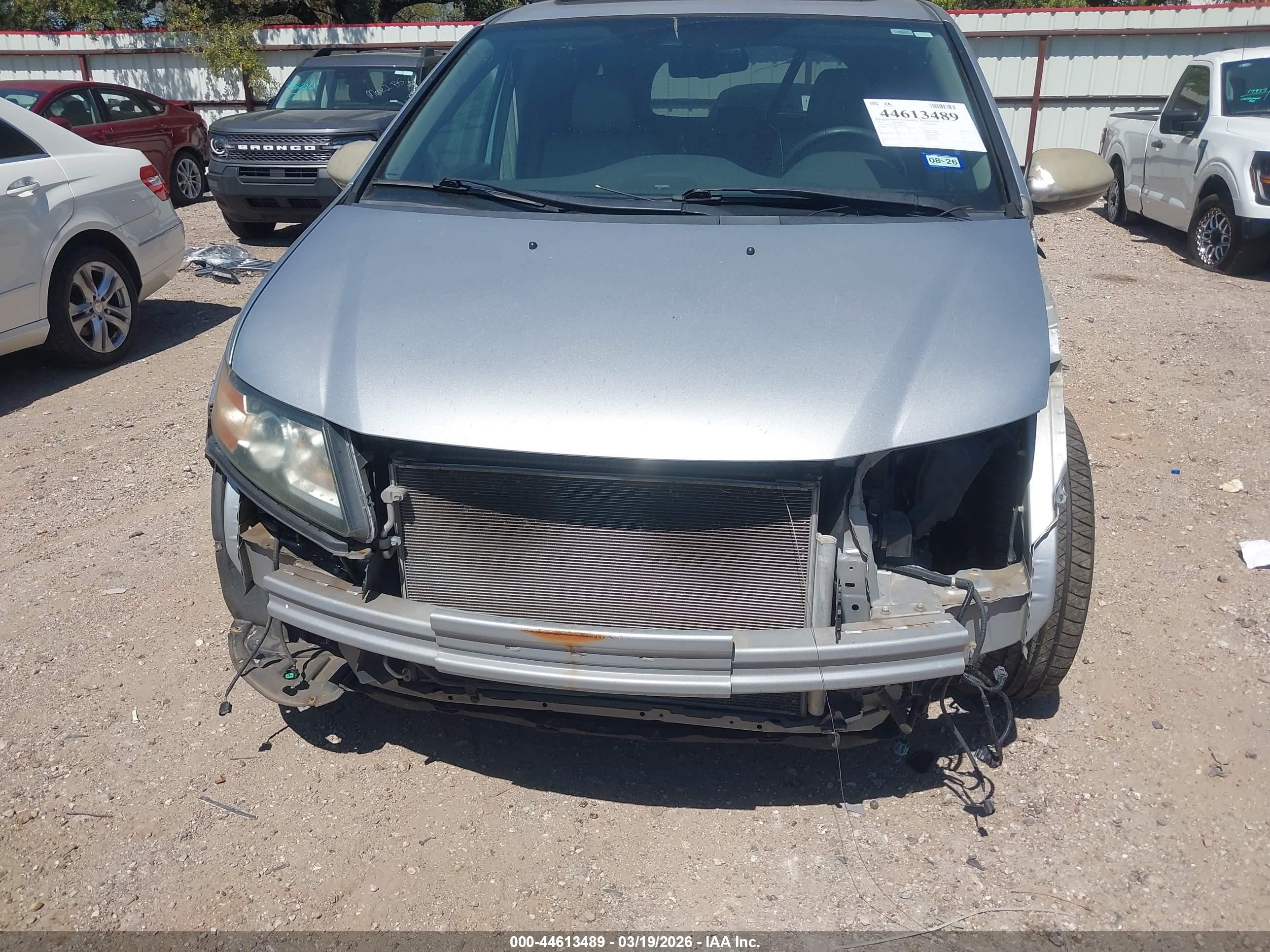 2015 Honda Odyssey Touring/touring Elite Silver vin: 5FNRL5H94FB041062