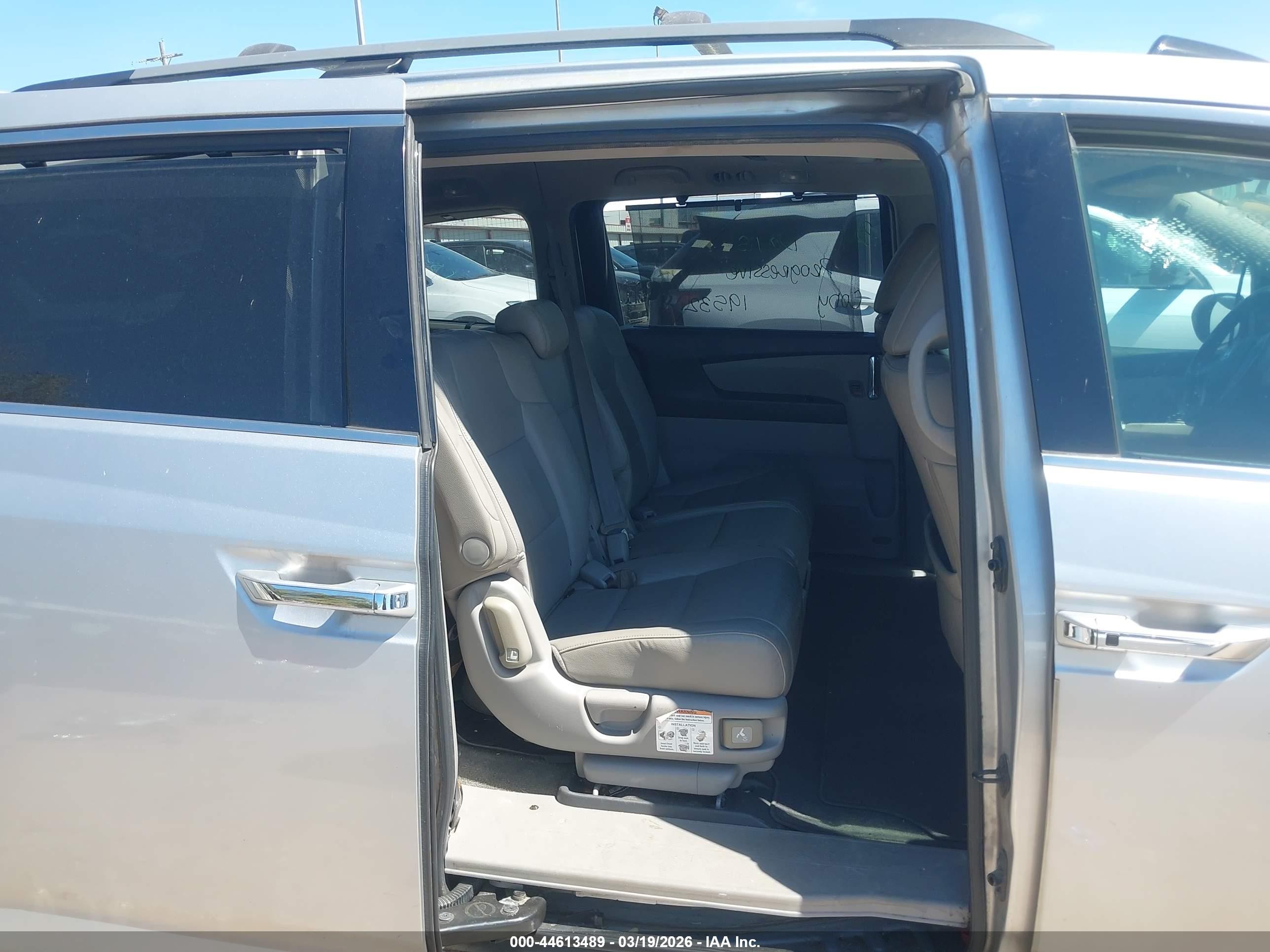 2015 Honda Odyssey Touring/touring Elite Silver vin: 5FNRL5H94FB041062