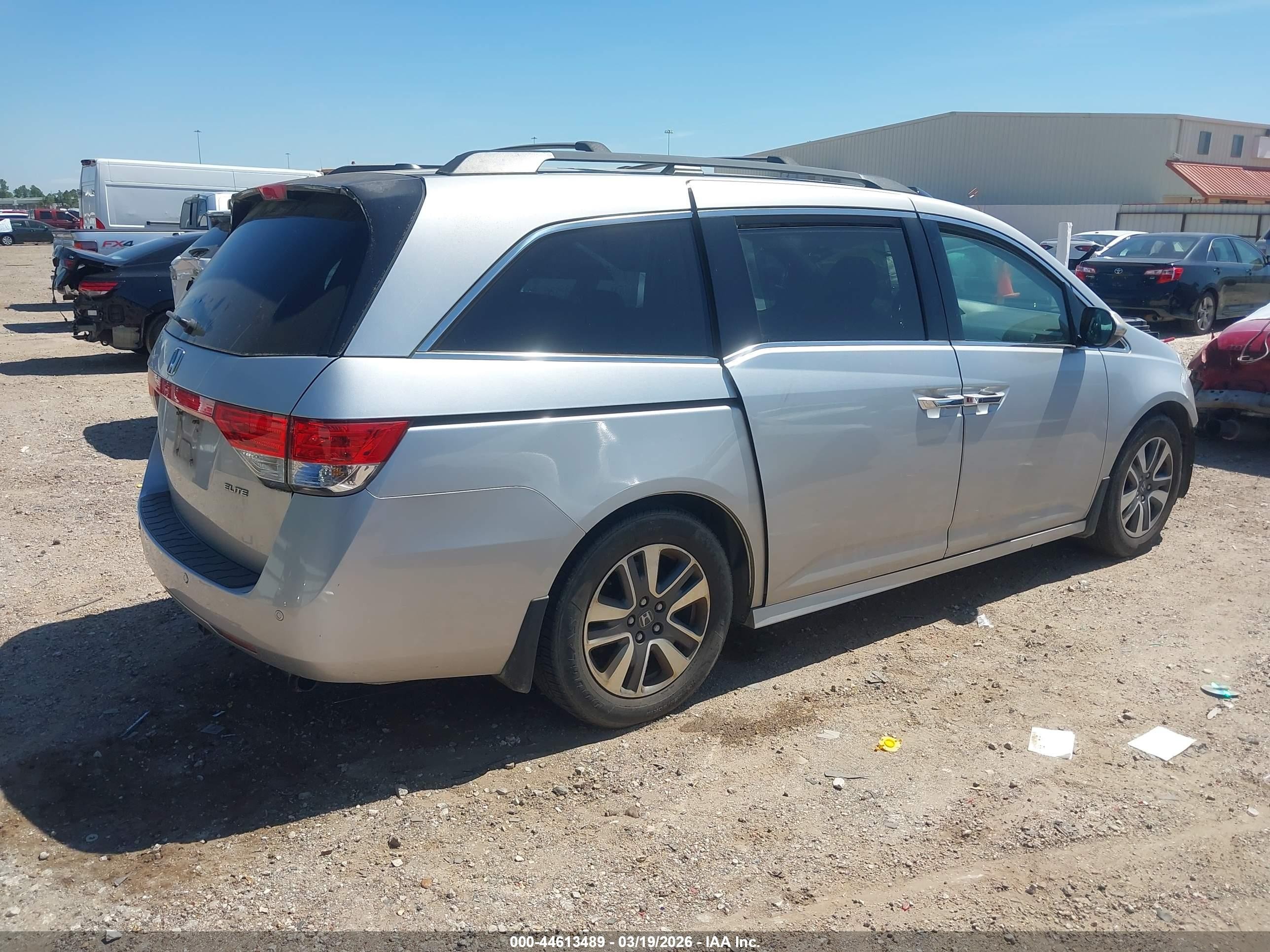 2015 Honda Odyssey Touring/touring Elite Silver vin: 5FNRL5H94FB041062