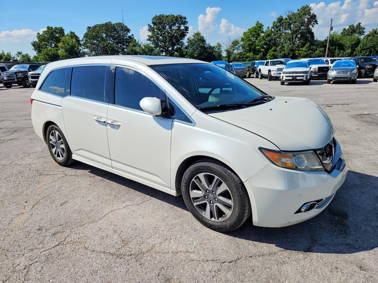 2015 Honda Odyssey Touring White vin: 5FNRL5H94FB071923