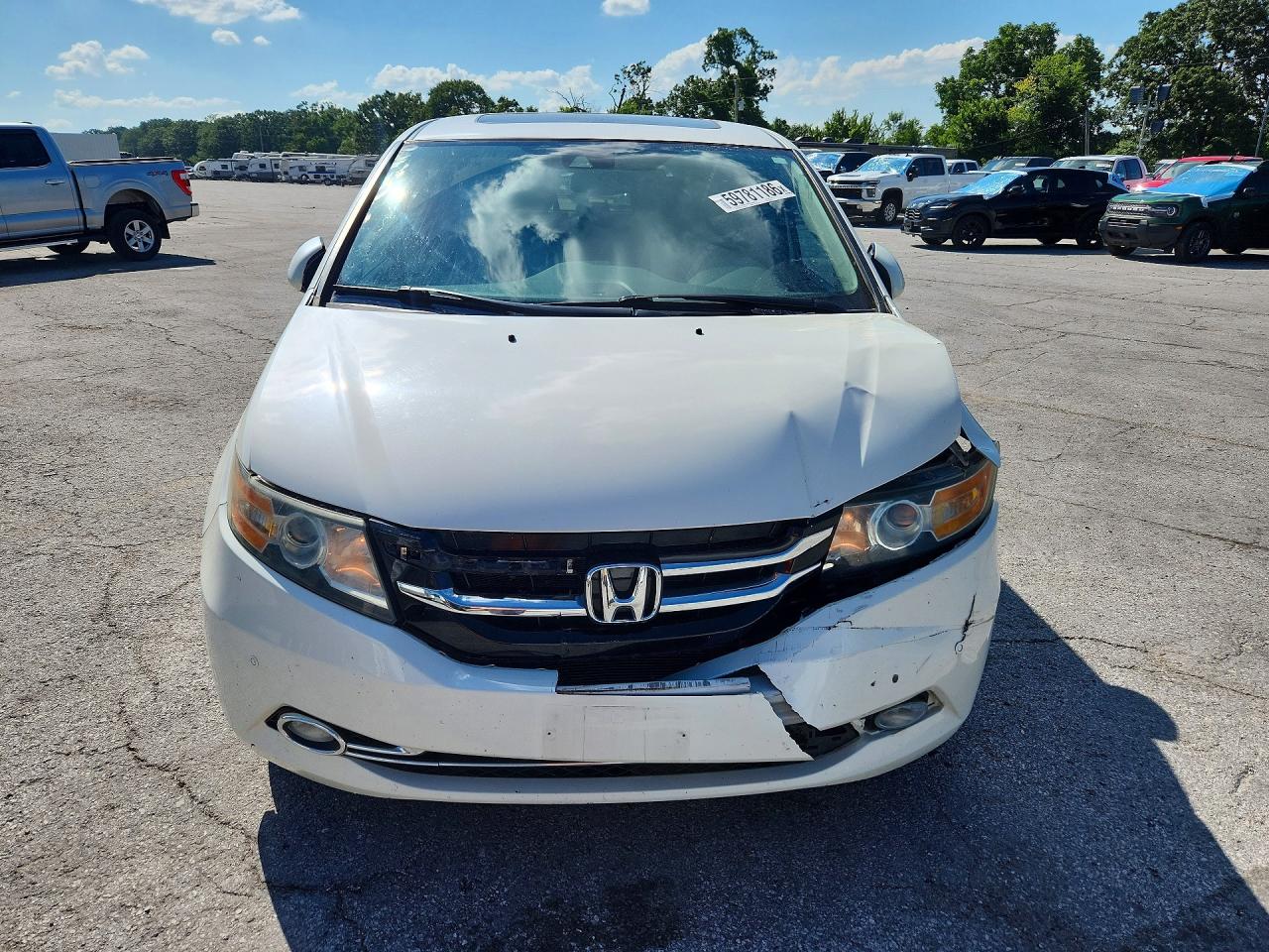 2015 Honda Odyssey Touring White vin: 5FNRL5H94FB071923