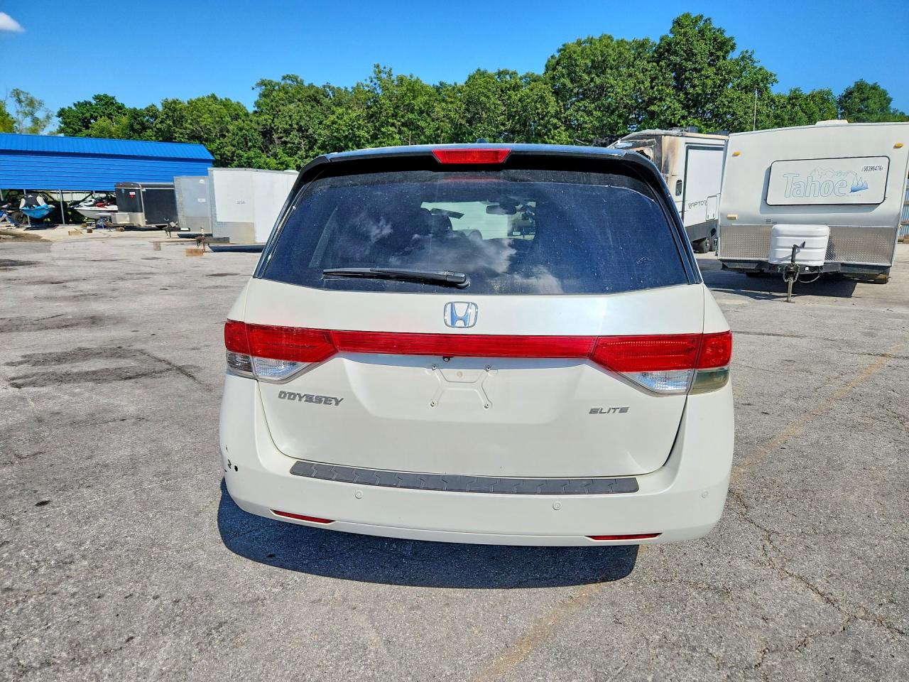 2015 Honda Odyssey Touring White vin: 5FNRL5H94FB071923