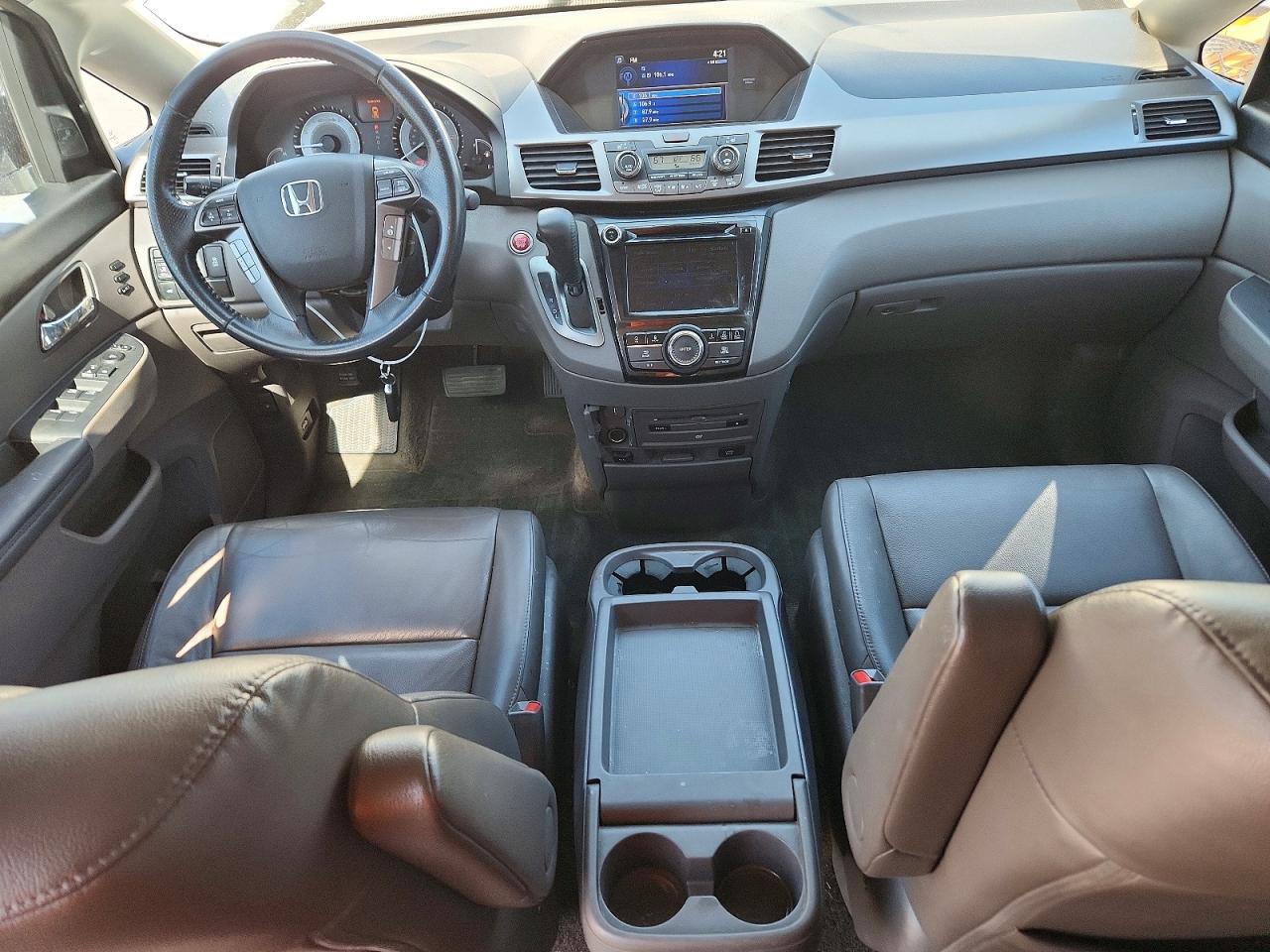 2015 Honda Odyssey Touring White vin: 5FNRL5H94FB071923