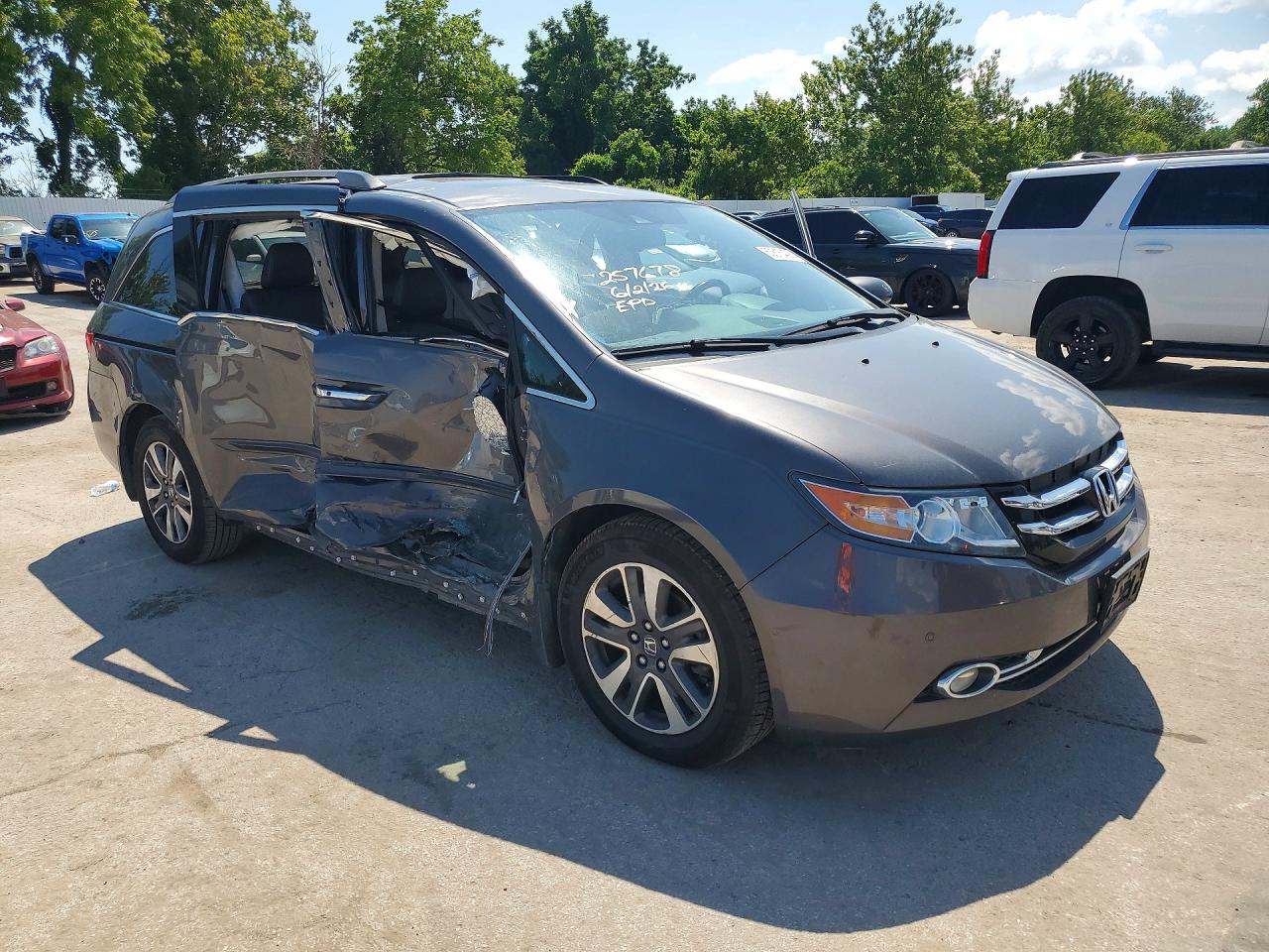 2015 Honda Odyssey Touring Silver vin: 5FNRL5H94FB077494