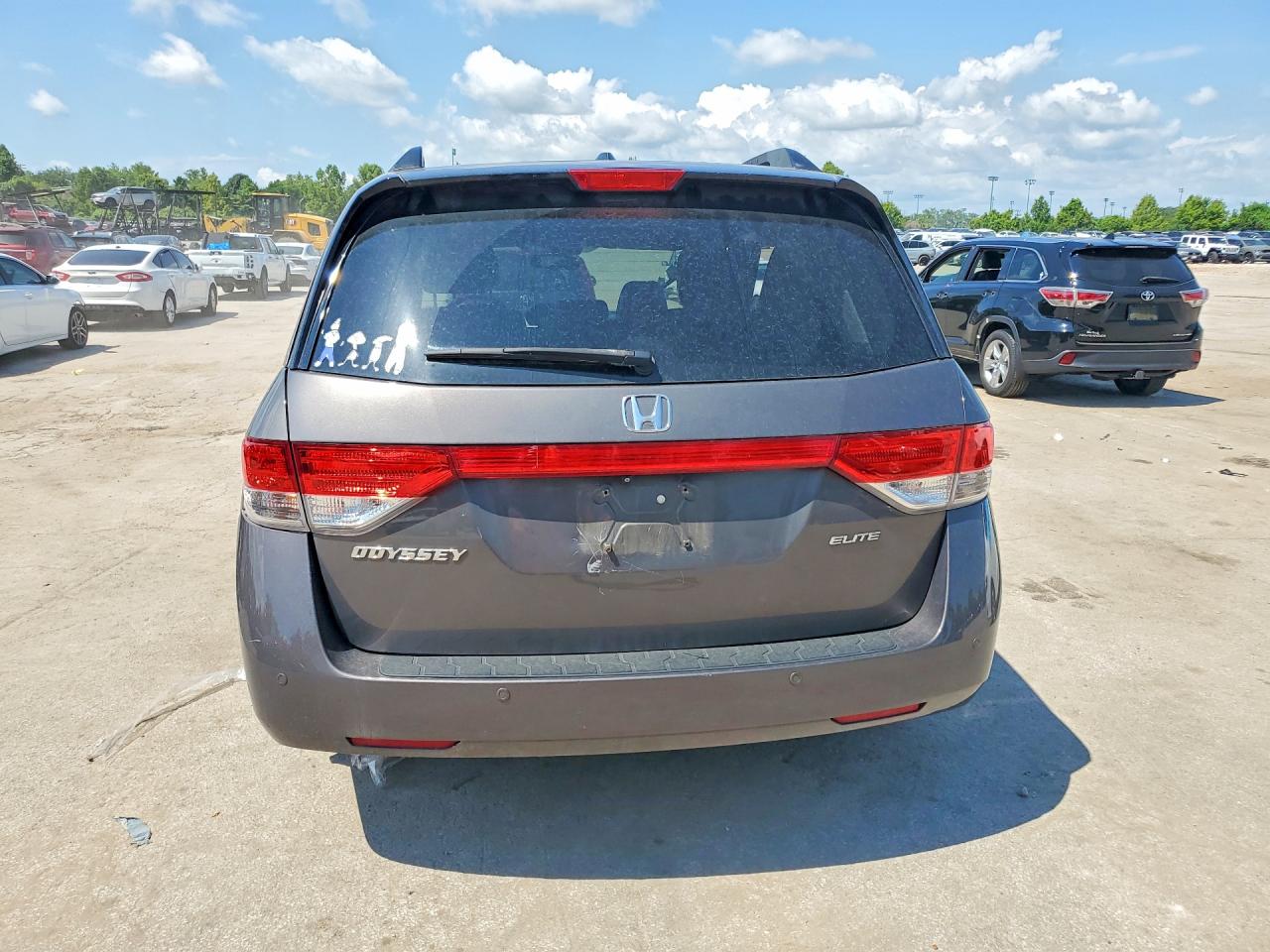 2015 Honda Odyssey Touring Silver vin: 5FNRL5H94FB077494