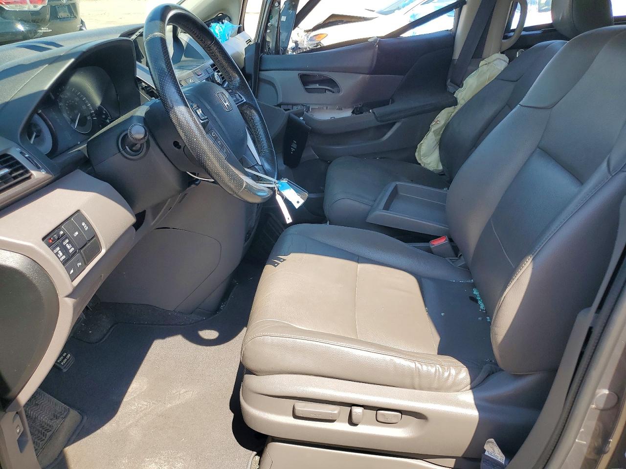 2015 Honda Odyssey Touring Silver vin: 5FNRL5H94FB077494