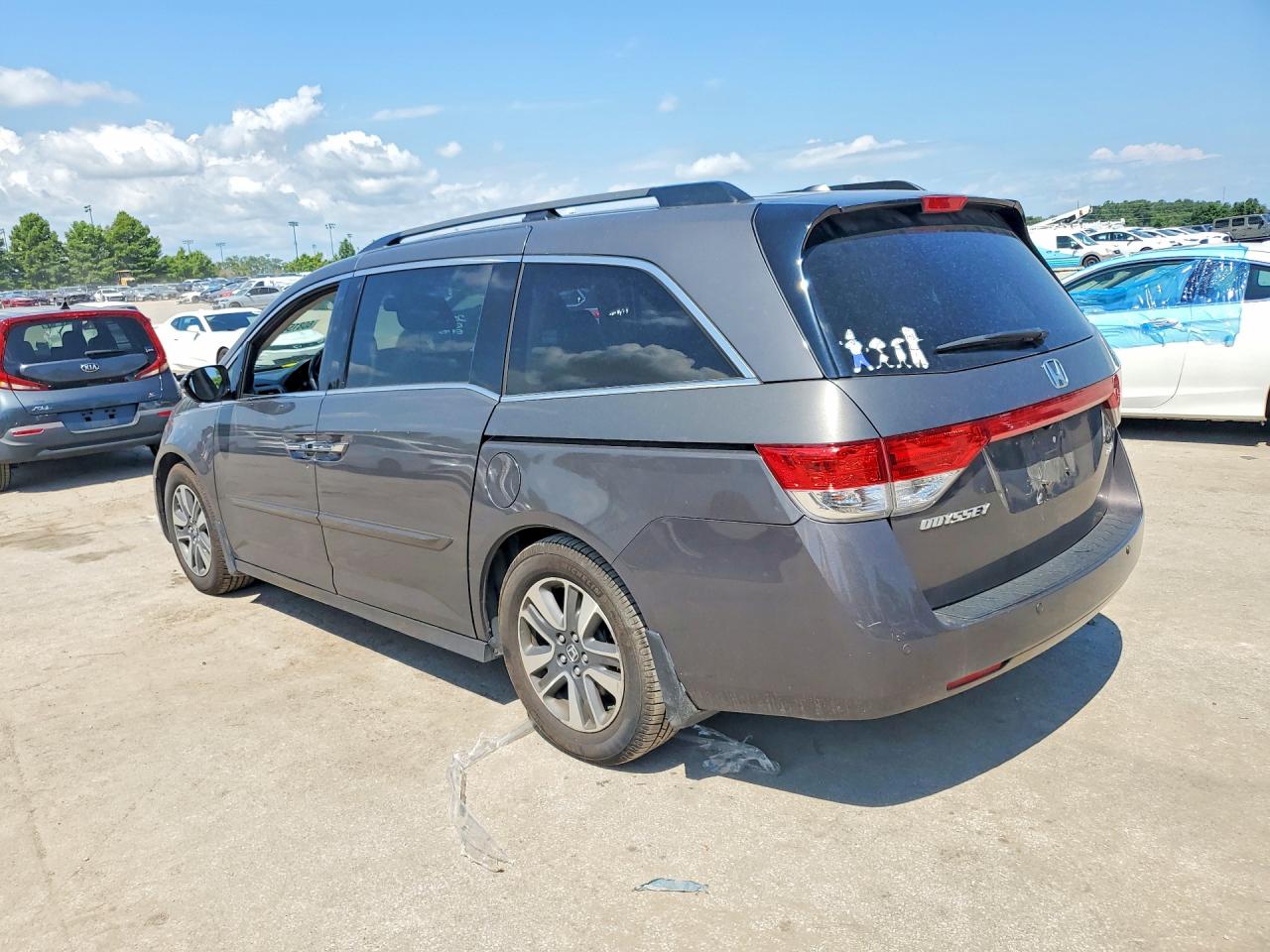 2015 Honda Odyssey Touring Silver vin: 5FNRL5H94FB077494