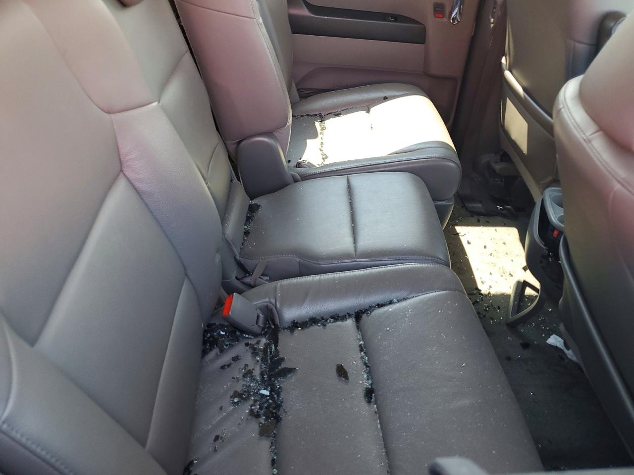2015 Honda Odyssey Touring Silver vin: 5FNRL5H94FB077494