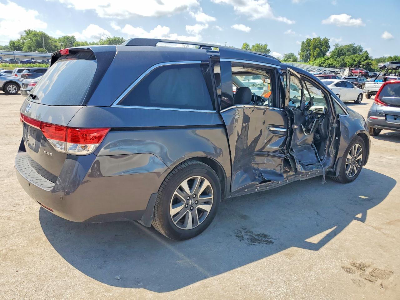 2015 Honda Odyssey Touring Silver vin: 5FNRL5H94FB077494
