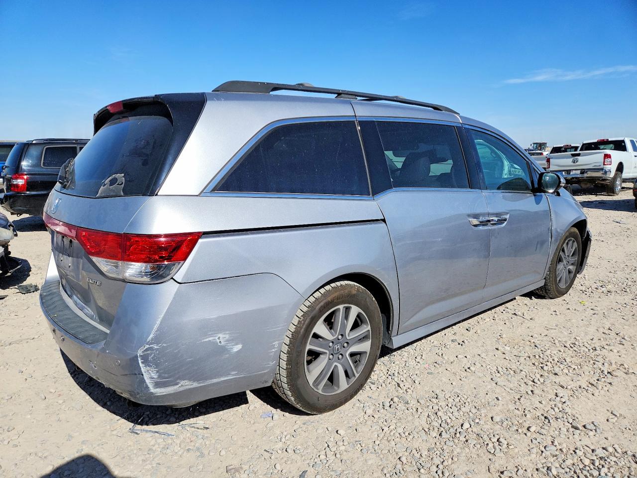 2016 Honda Odyssey Touring Silver vin: 5FNRL5H94GB086780