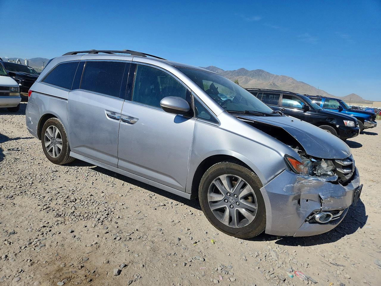 2016 Honda Odyssey Touring Silver vin: 5FNRL5H94GB086780