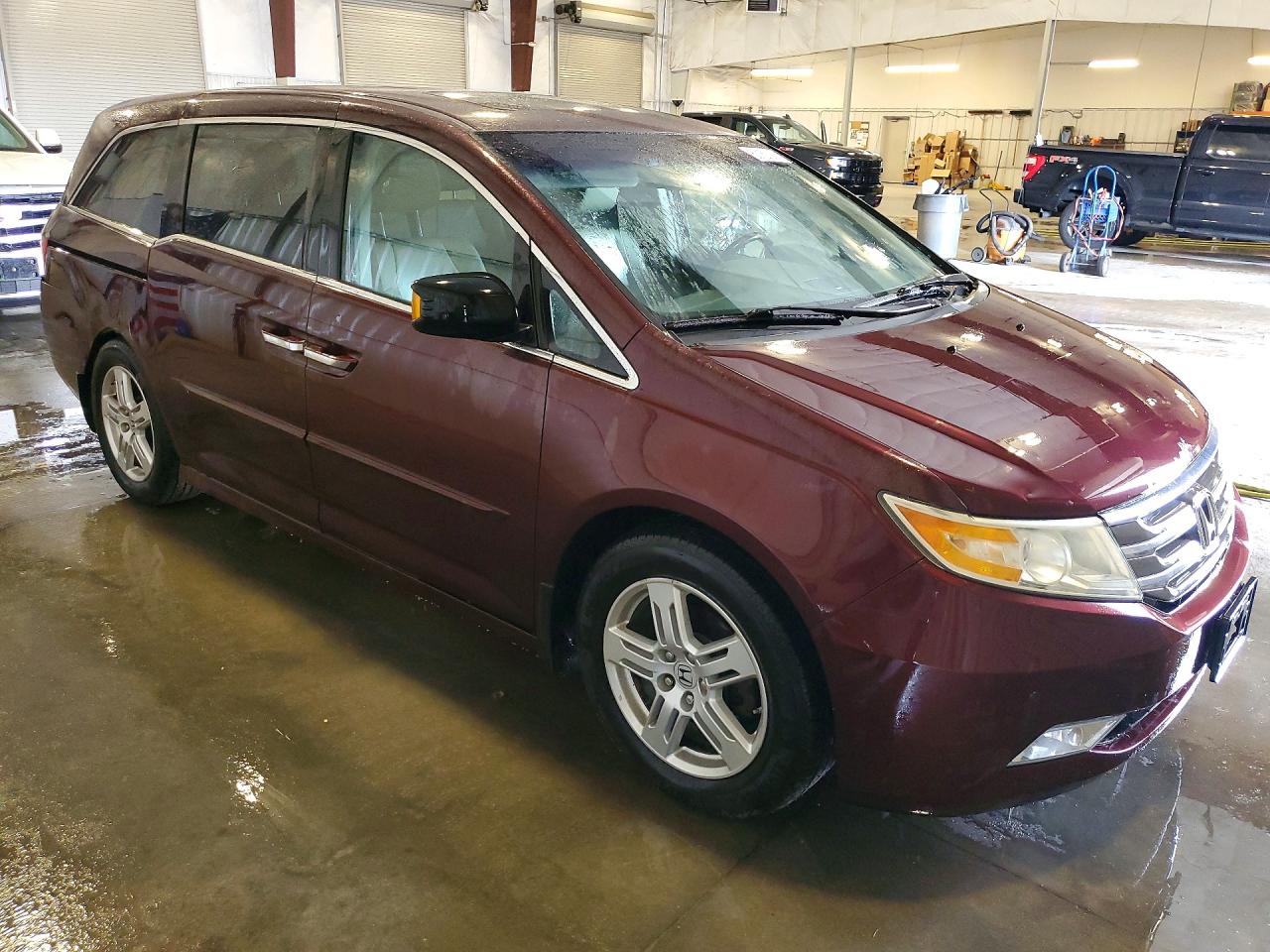 2011 Honda Odyssey Touring Maroon vin: 5FNRL5H95BB018335