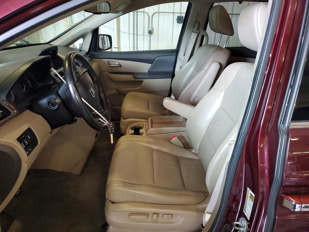 2011 Honda Odyssey Touring Maroon vin: 5FNRL5H95BB018335