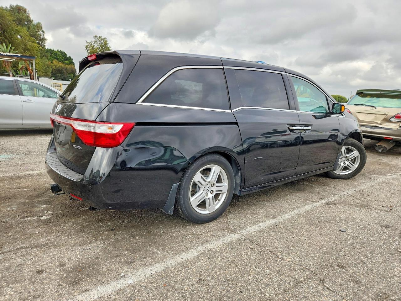 2011 Honda Odyssey Touring Черный vin: 5FNRL5H95BB049116