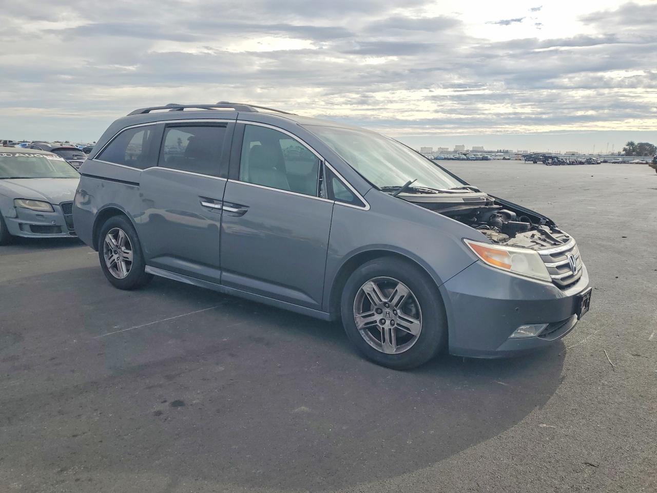 2012 Honda Odyssey Touring Gray vin: 5FNRL5H95CB021625
