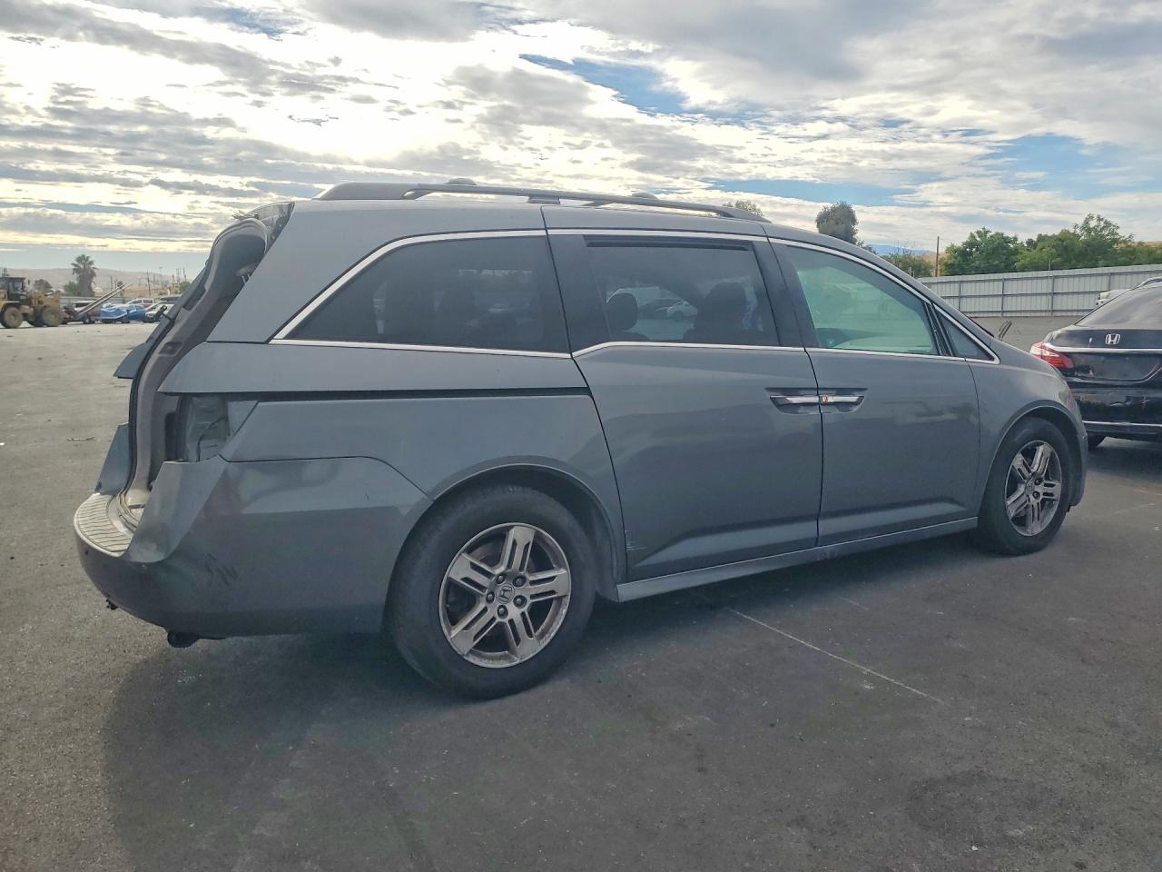 2012 Honda Odyssey Touring Gray vin: 5FNRL5H95CB021625