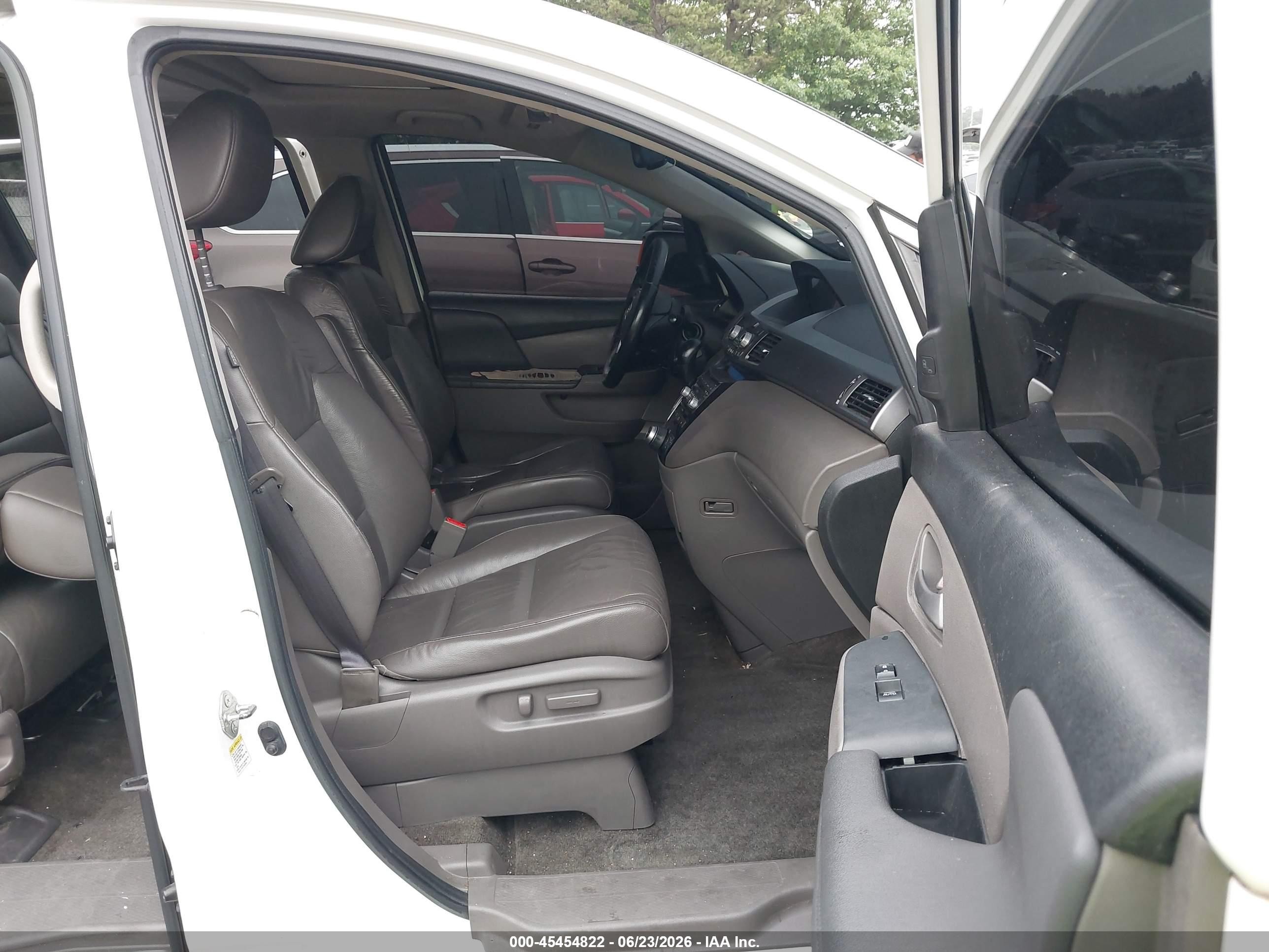 2012 Honda Odyssey Touring/touring Elite White vin: 5FNRL5H95CB034472