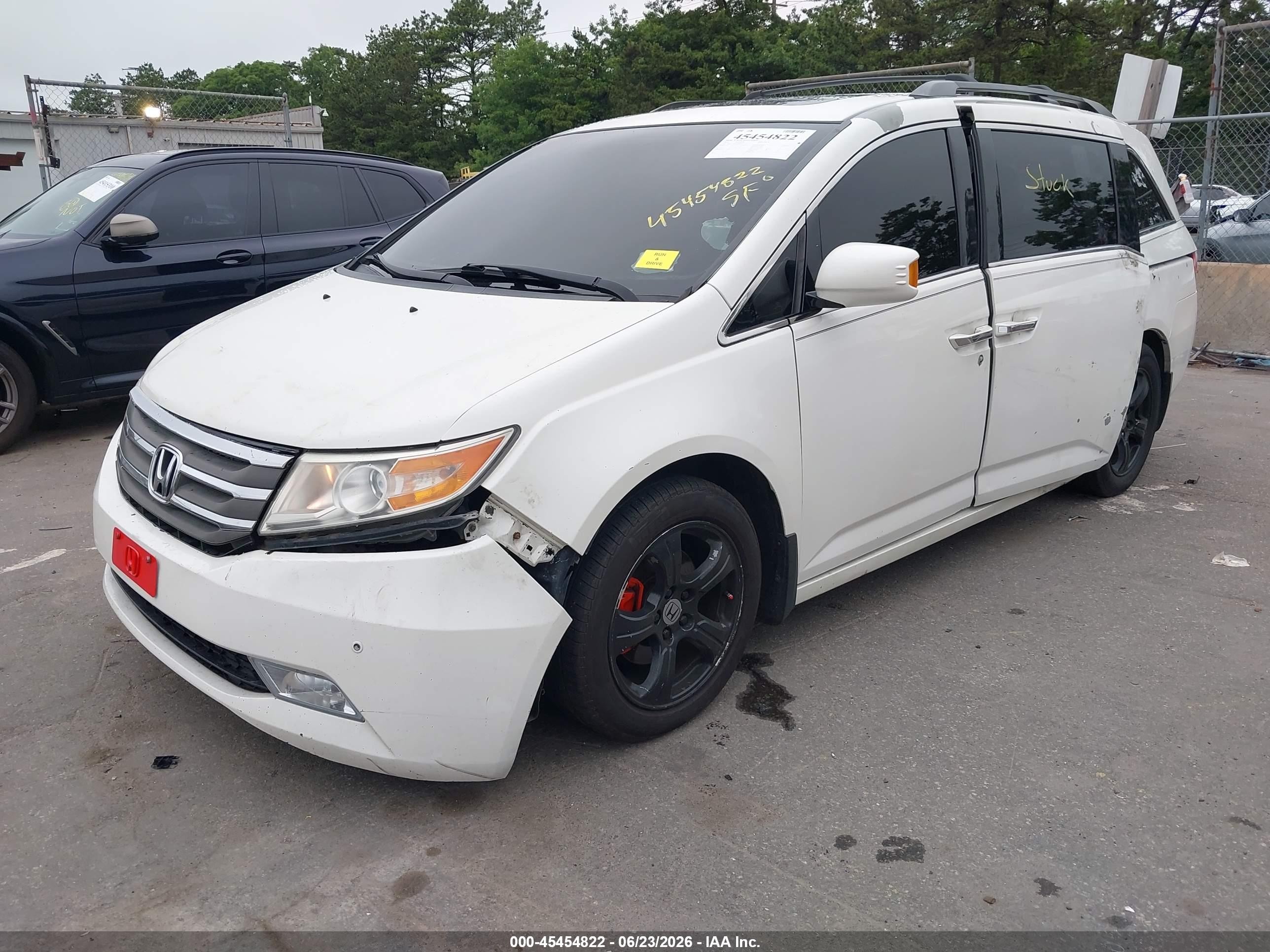 2012 Honda Odyssey Touring/touring Elite White vin: 5FNRL5H95CB034472