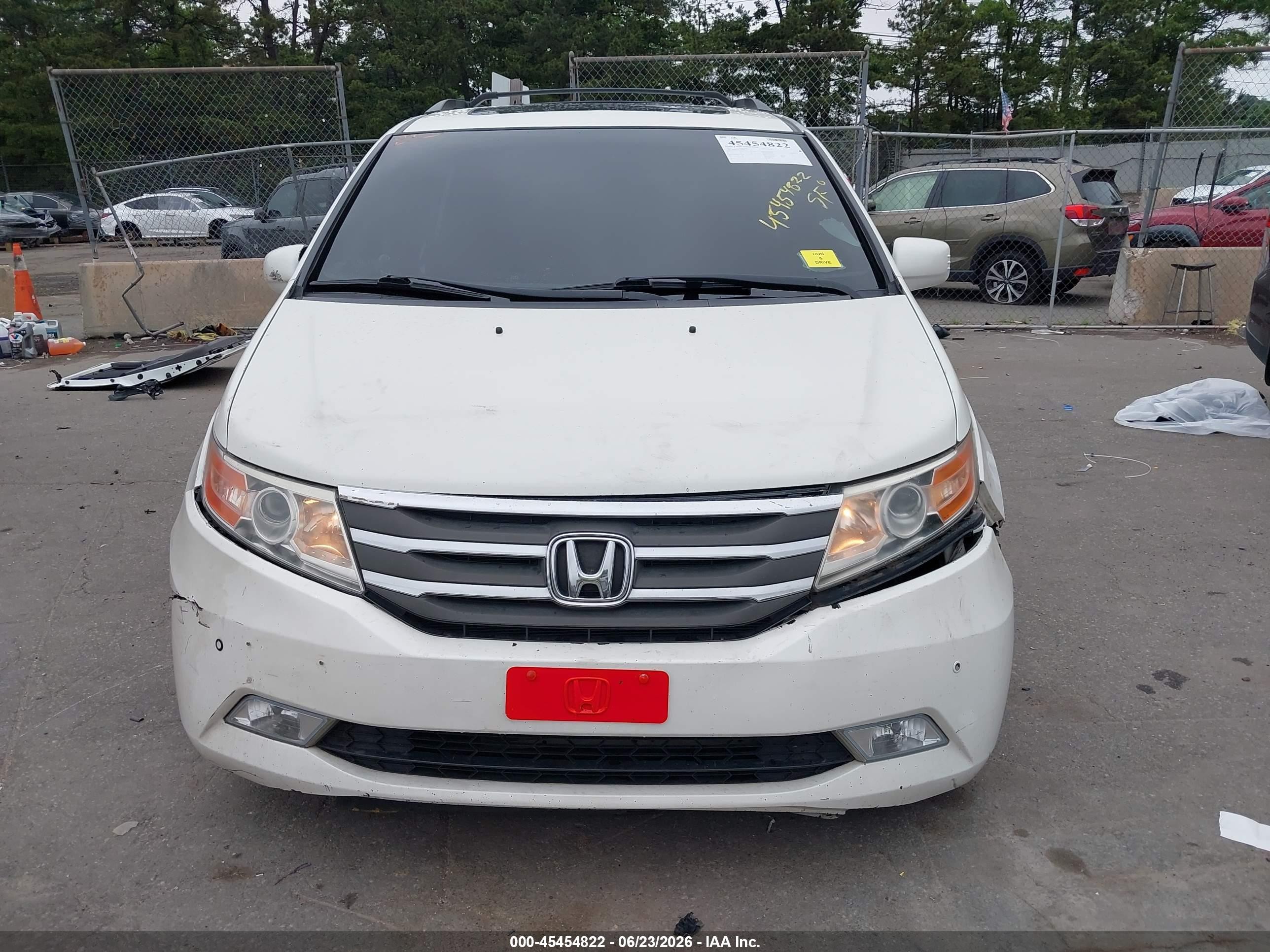 2012 Honda Odyssey Touring/touring Elite White vin: 5FNRL5H95CB034472
