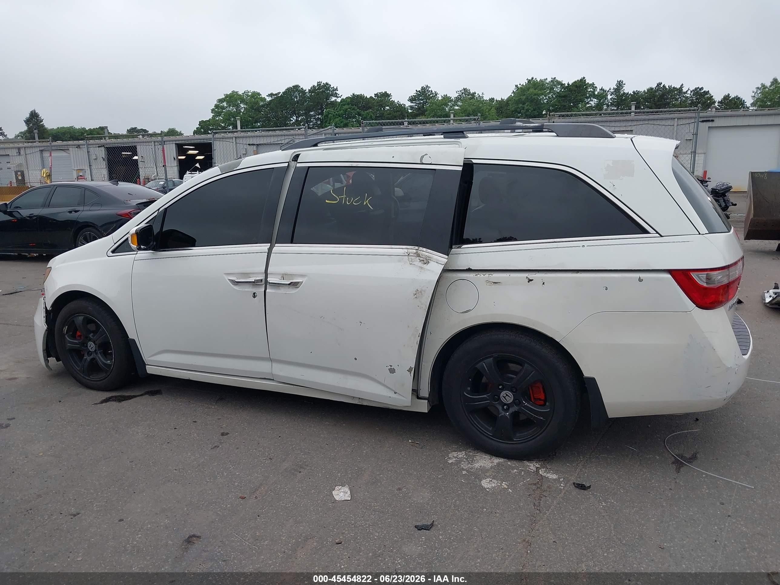 2012 Honda Odyssey Touring/touring Elite White vin: 5FNRL5H95CB034472