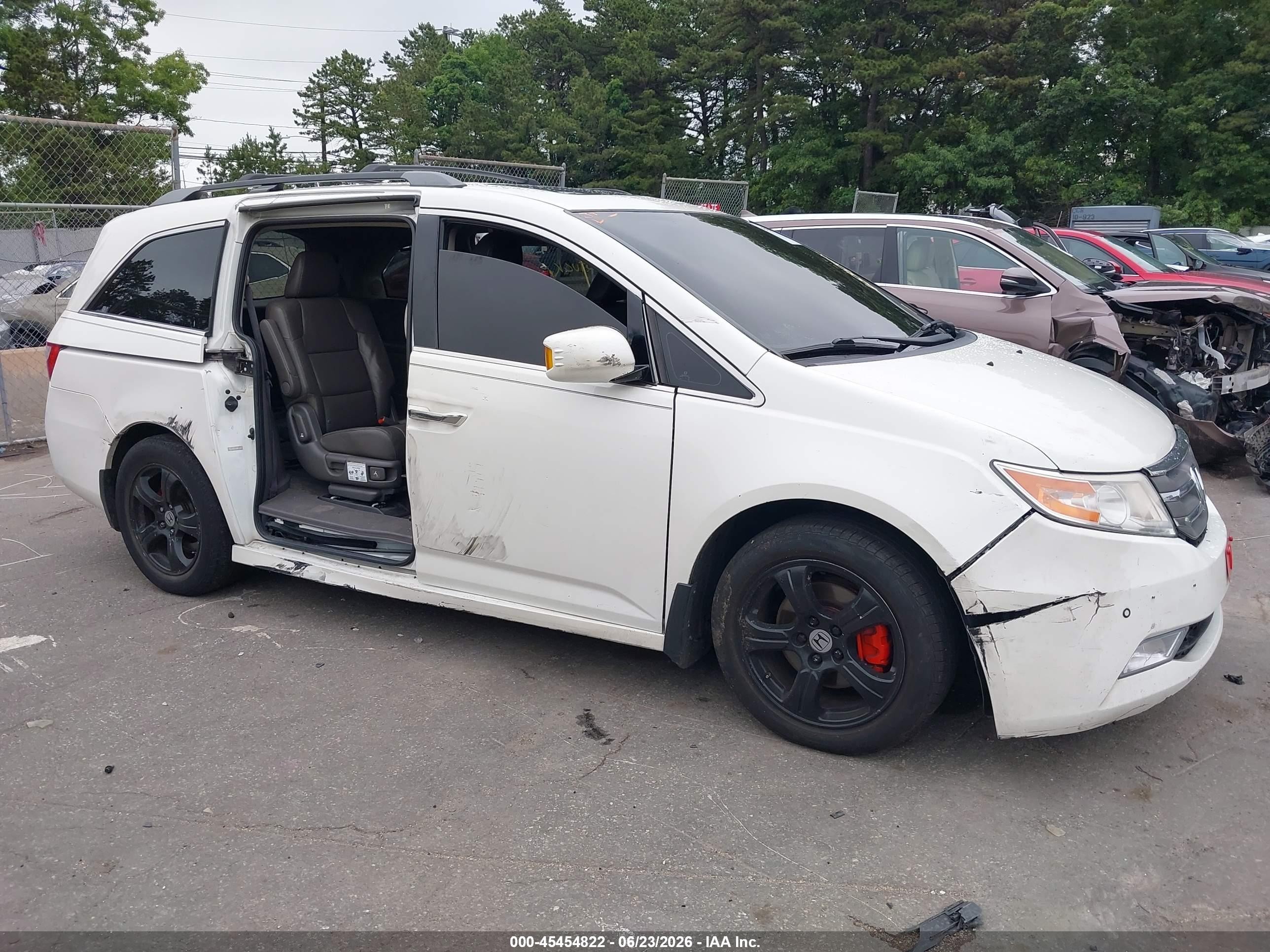 2012 Honda Odyssey Touring/touring Elite White vin: 5FNRL5H95CB034472
