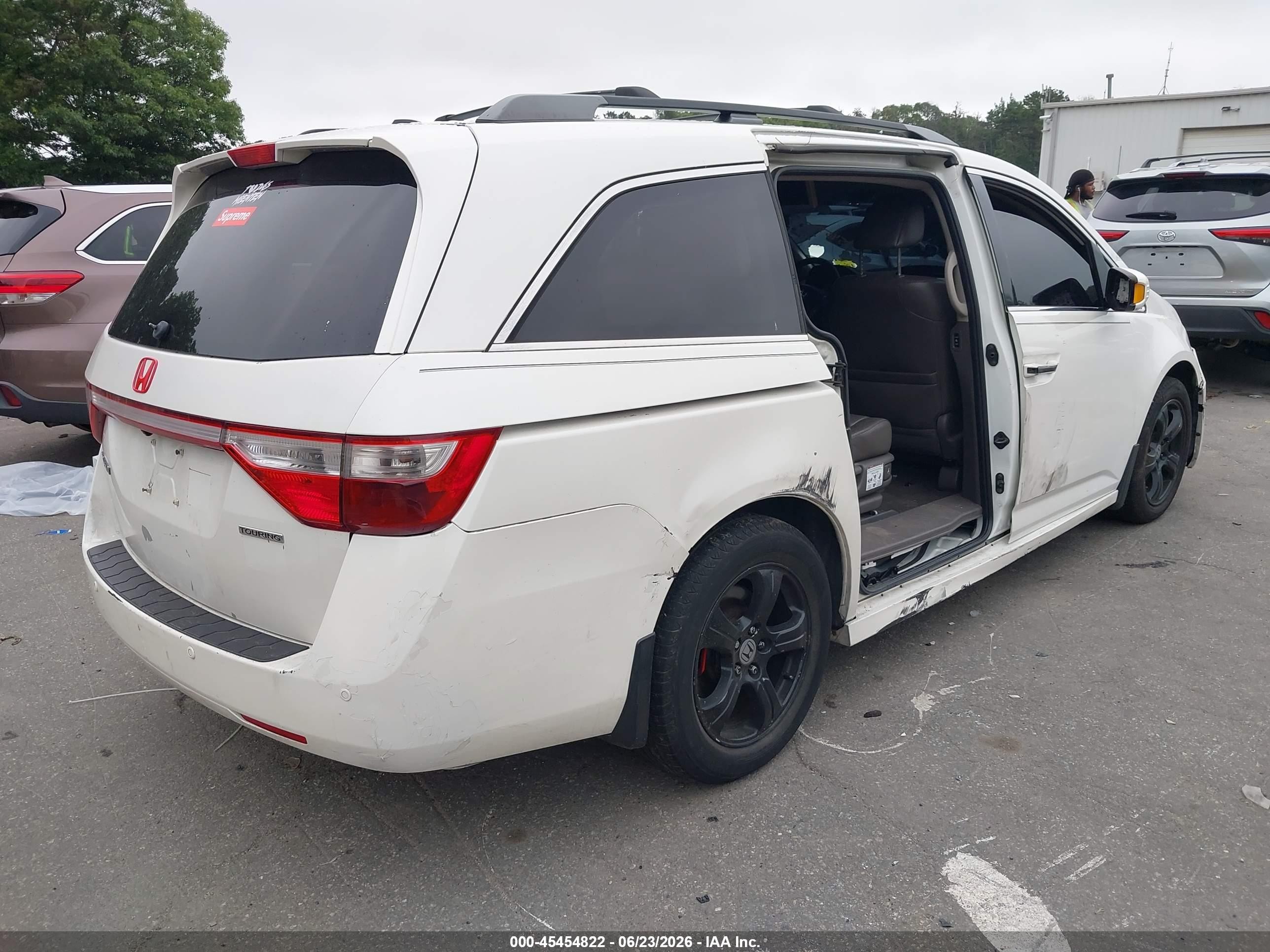 2012 Honda Odyssey Touring/touring Elite White vin: 5FNRL5H95CB034472