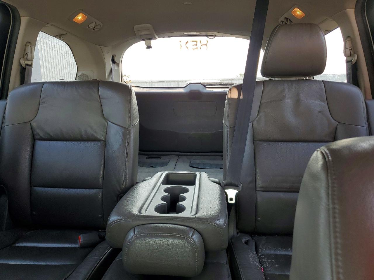 2012 Honda Odyssey Touring White vin: 5FNRL5H95CB090315
