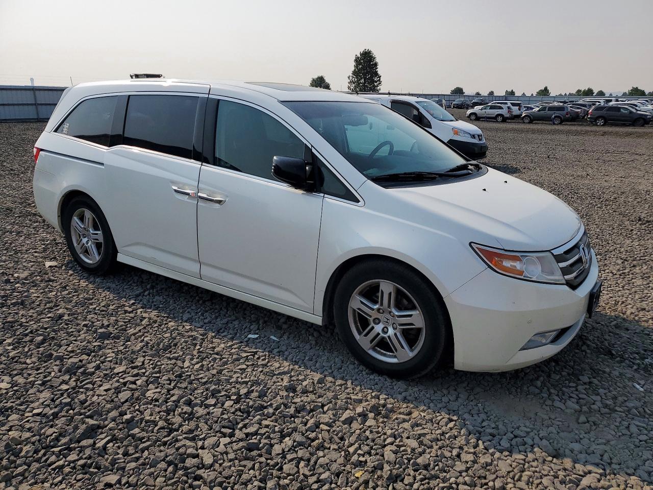 2012 Honda Odyssey Touring White vin: 5FNRL5H95CB090315