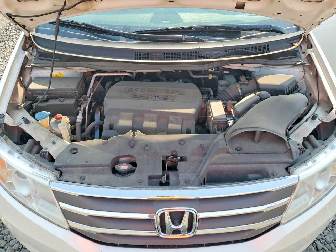 2012 Honda Odyssey Touring White vin: 5FNRL5H95CB090315