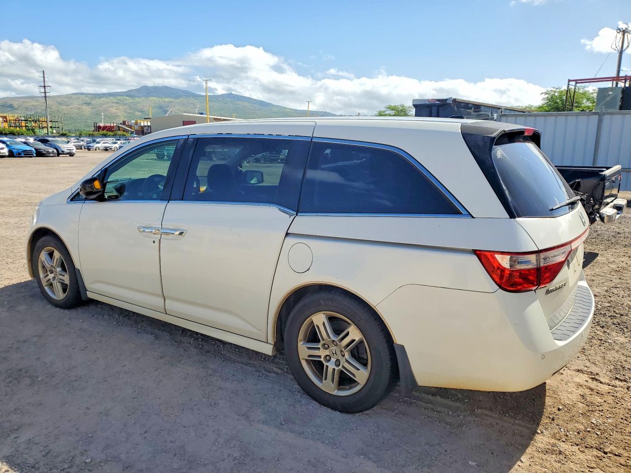 2012 Honda Odyssey Touring White vin: 5FNRL5H95CB109333