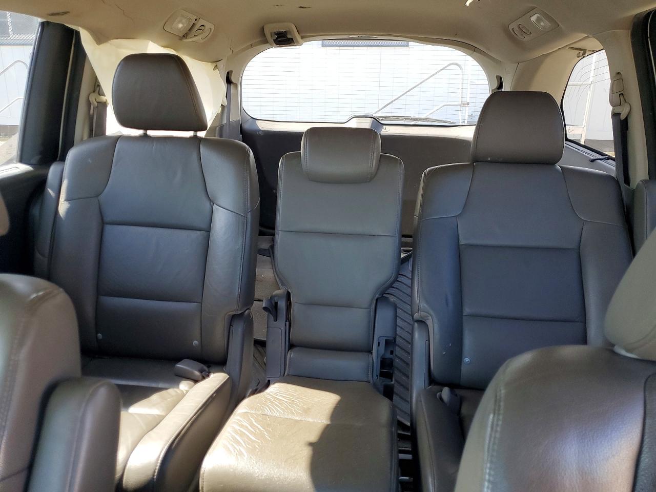 2012 Honda Odyssey Touring White vin: 5FNRL5H95CB109333