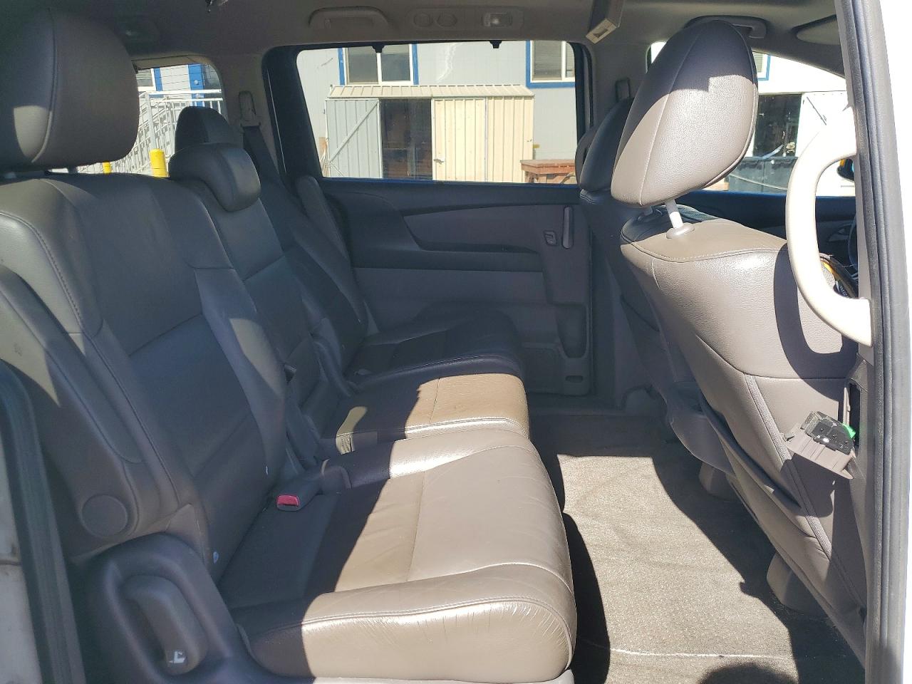 2012 Honda Odyssey Touring White vin: 5FNRL5H95CB109333
