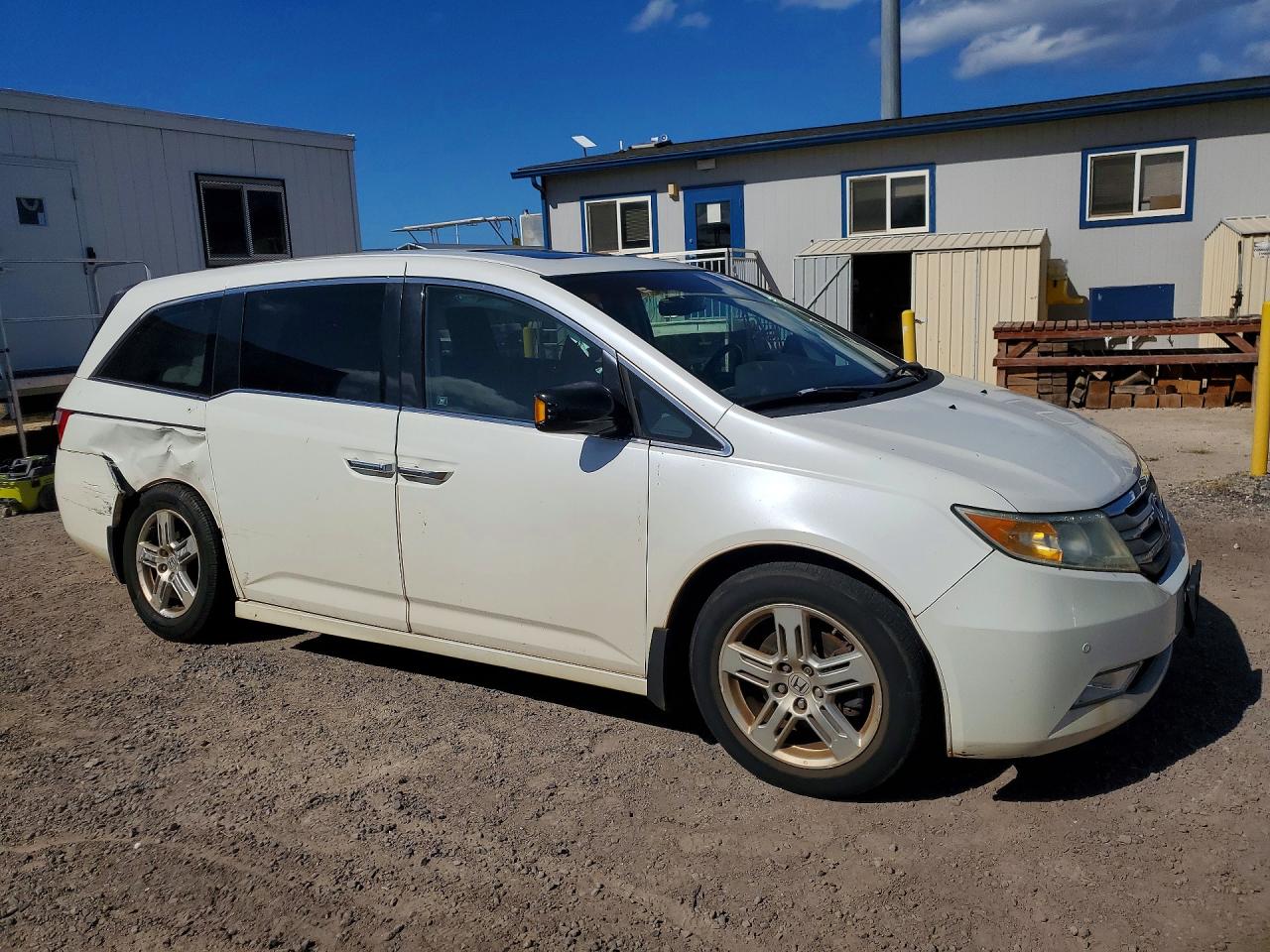 2012 Honda Odyssey Touring White vin: 5FNRL5H95CB109333