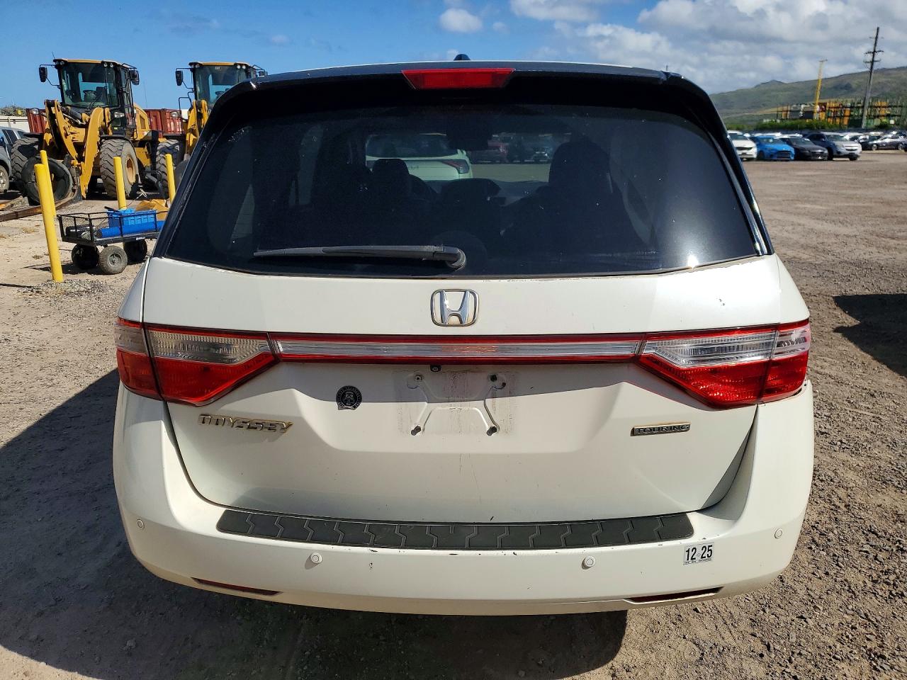 2012 Honda Odyssey Touring White vin: 5FNRL5H95CB109333