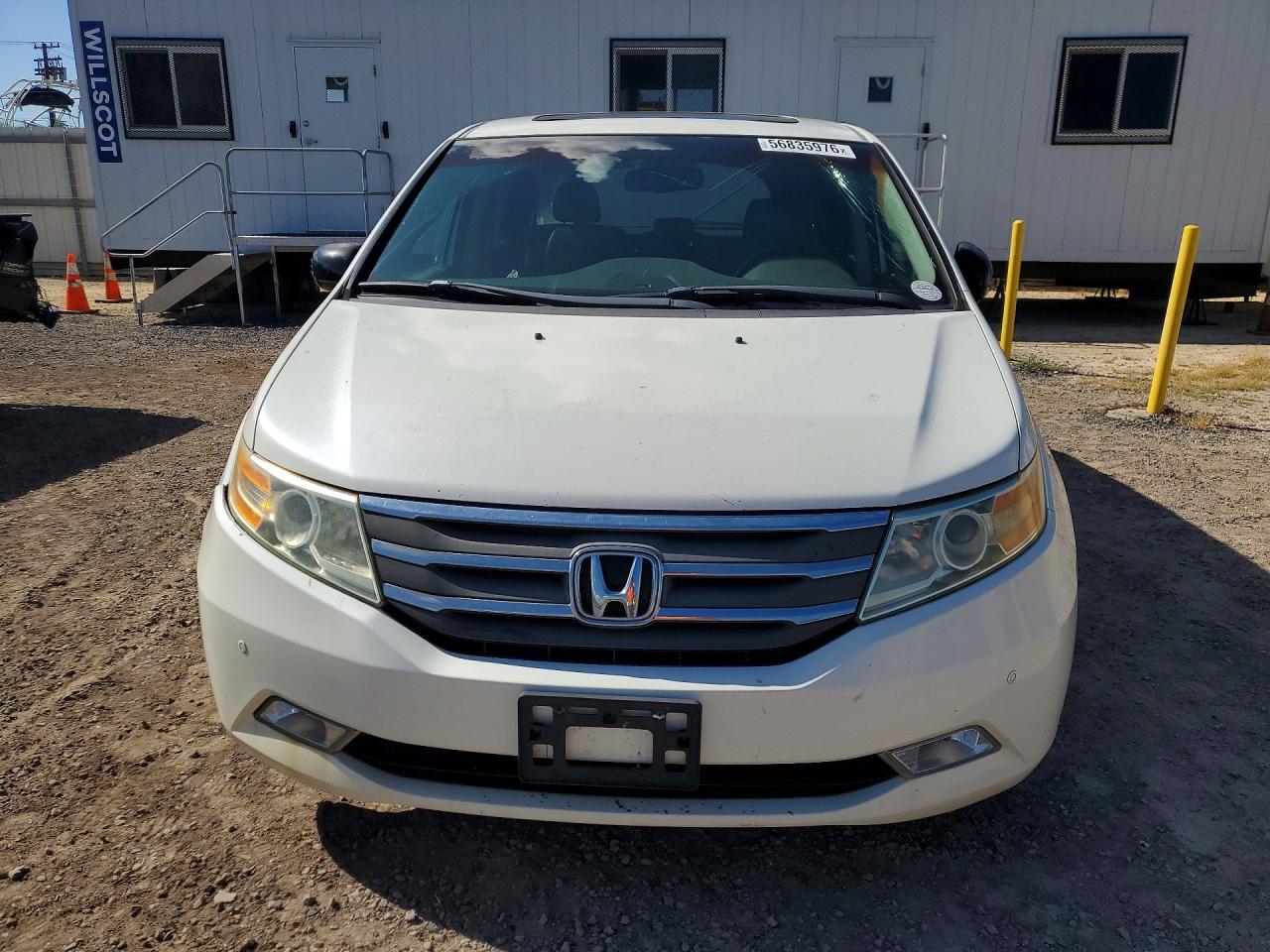 2012 Honda Odyssey Touring White vin: 5FNRL5H95CB109333