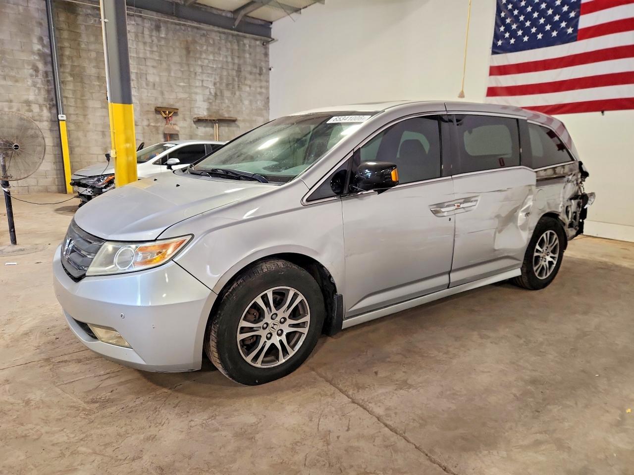 2012 Honda Odyssey Touring Silver vin: 5FNRL5H95CB114323